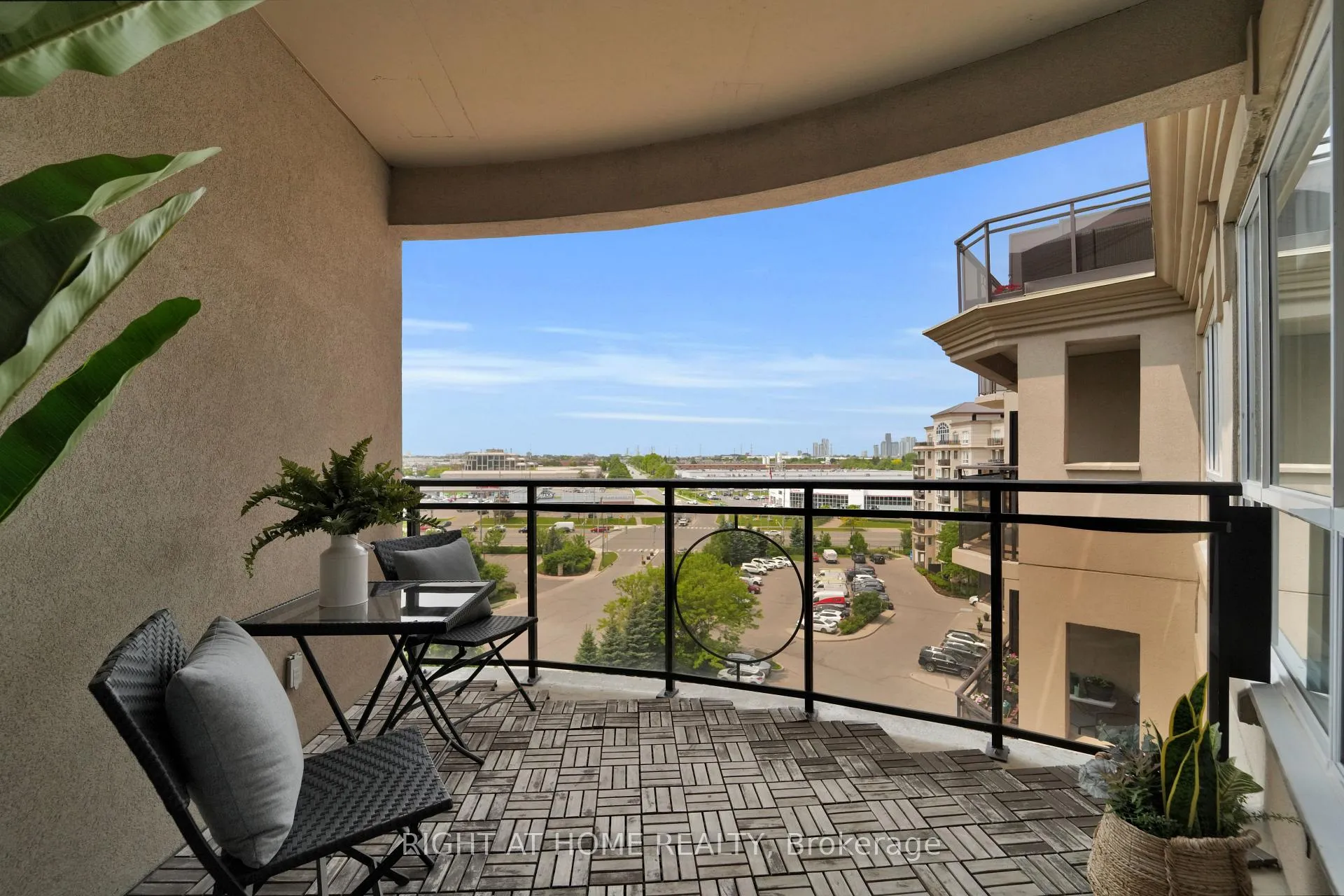 Photo 13 of Unit 710, 2 Maison Parc Court, Vaughan, Lakeview Estates — HOMEH