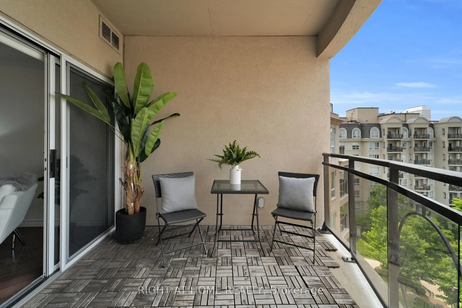 Photo 14 of Unit 710, 2 Maison Parc Court, Vaughan, Lakeview Estates — HOMEH
