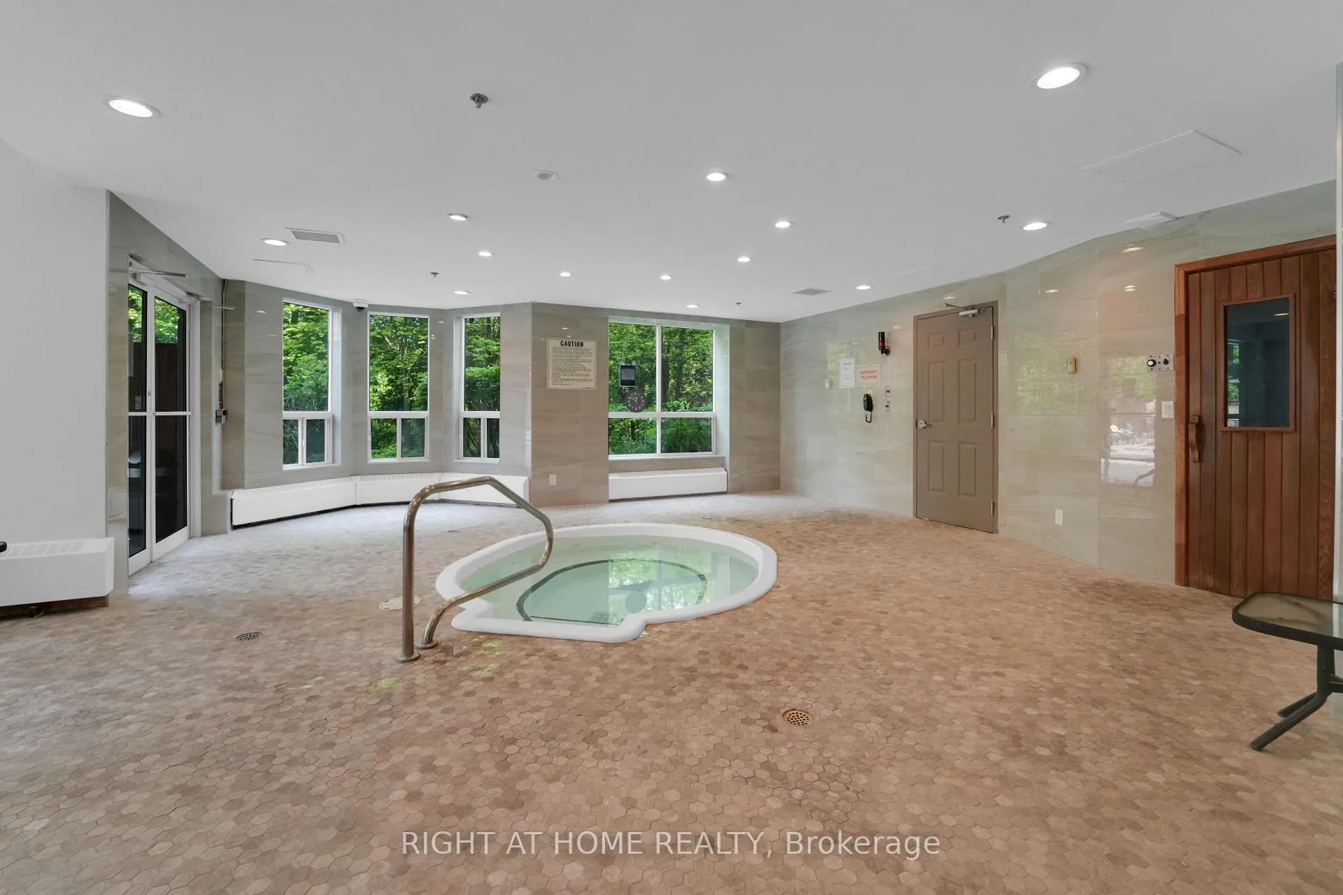 Photo 16 of Unit 710, 2 Maison Parc Court, Vaughan, Lakeview Estates — HOMEH