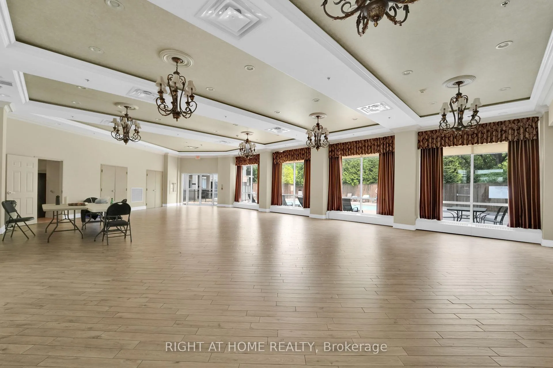 Photo 18 of Unit 710, 2 Maison Parc Court, Vaughan, Lakeview Estates — HOMEH