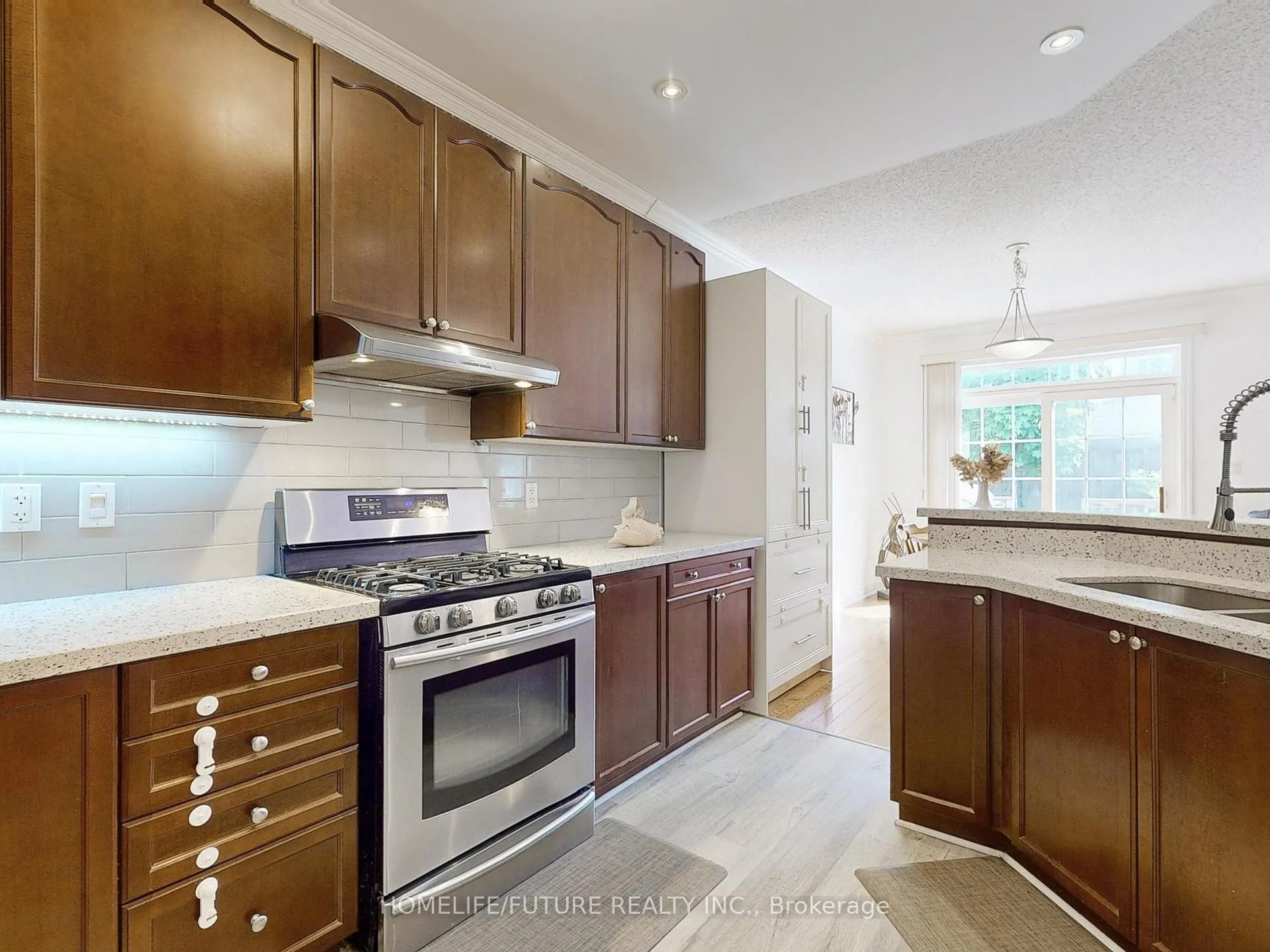 Photo 5 of 851 Eagle Ridge Drive, Oshawa, Taunton — HOMEH
