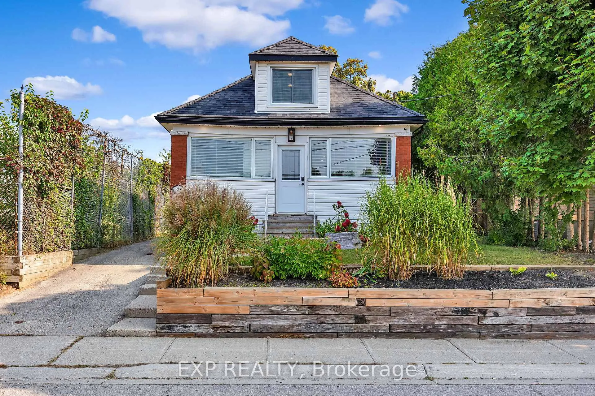 Photo 1 of 124 Whitney Place, Kitchener, Mill Courtland Woodside Park — HOMEH