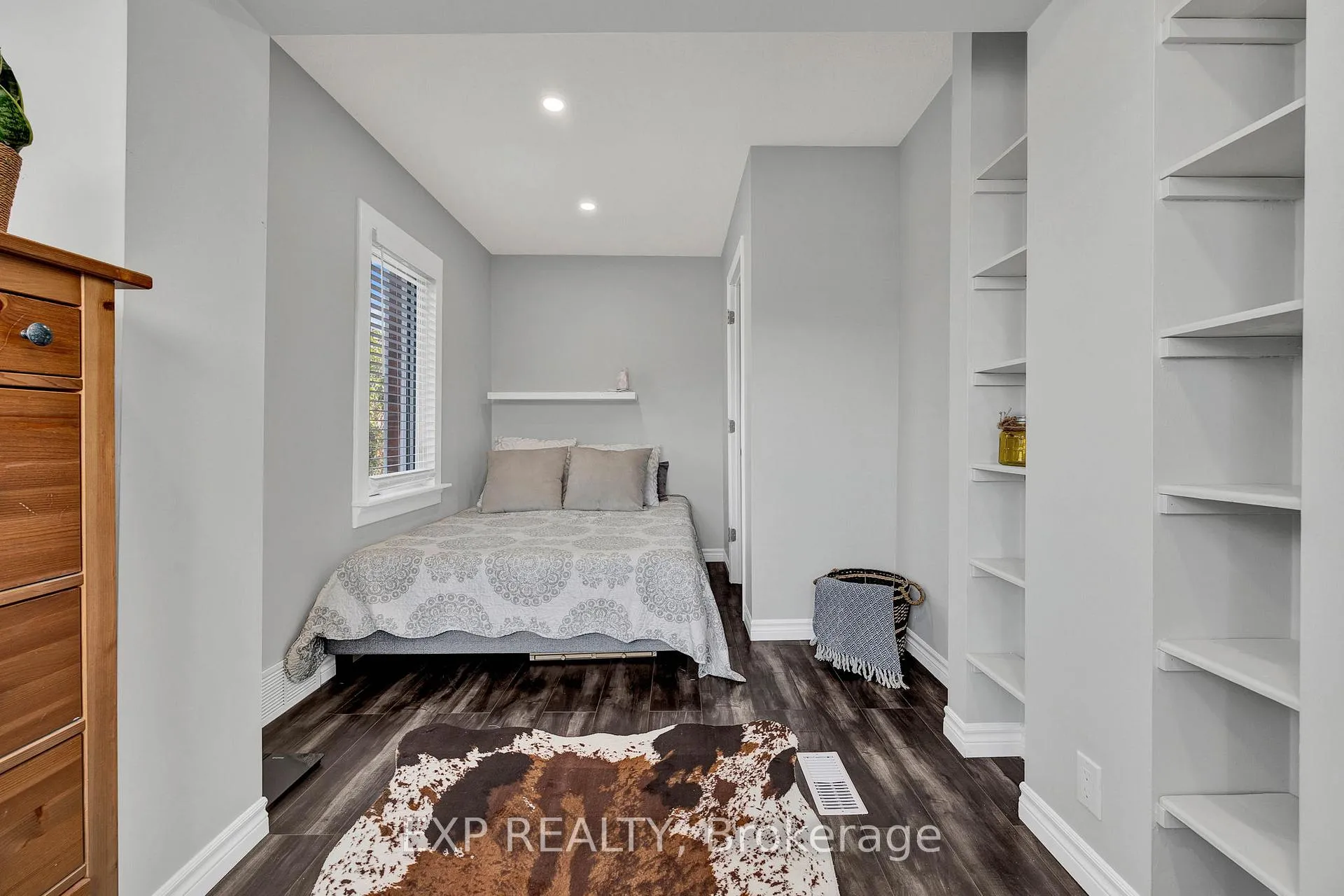 Photo 7 of 124 Whitney Place, Kitchener, Mill Courtland Woodside Park — HOMEH