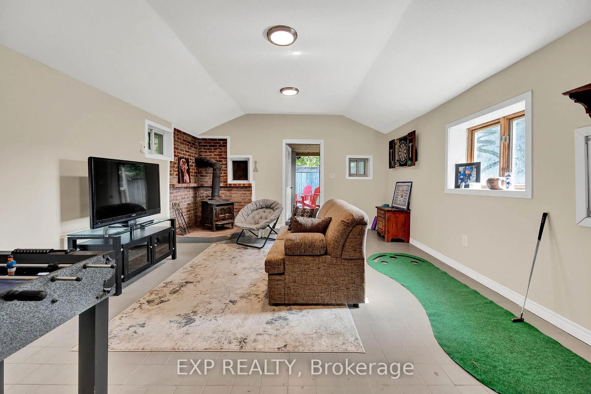 Photo 17 of 124 Whitney Place, Kitchener, Mill Courtland Woodside Park — HOMEH