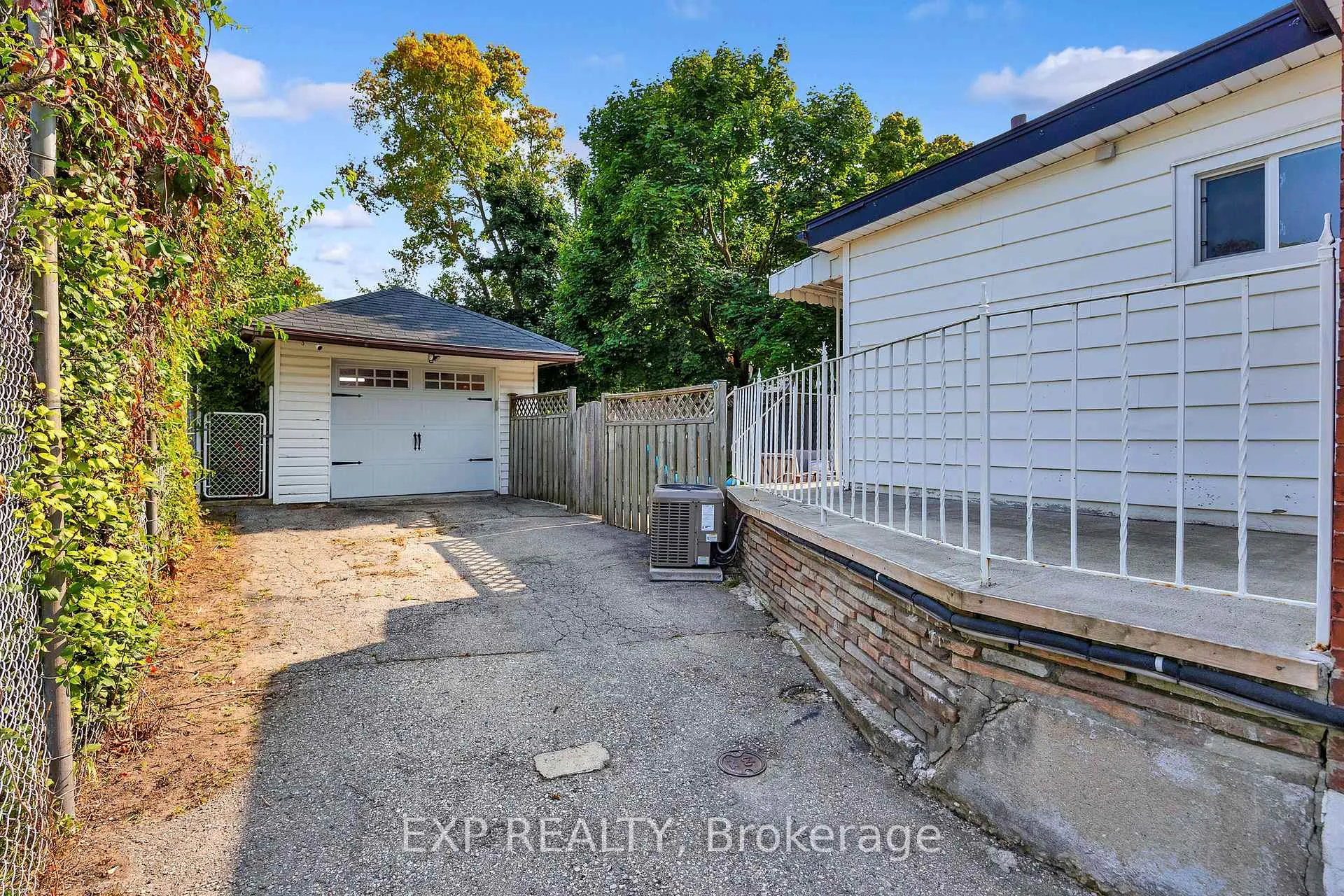 Photo 19 of 124 Whitney Place, Kitchener, Mill Courtland Woodside Park — HOMEH