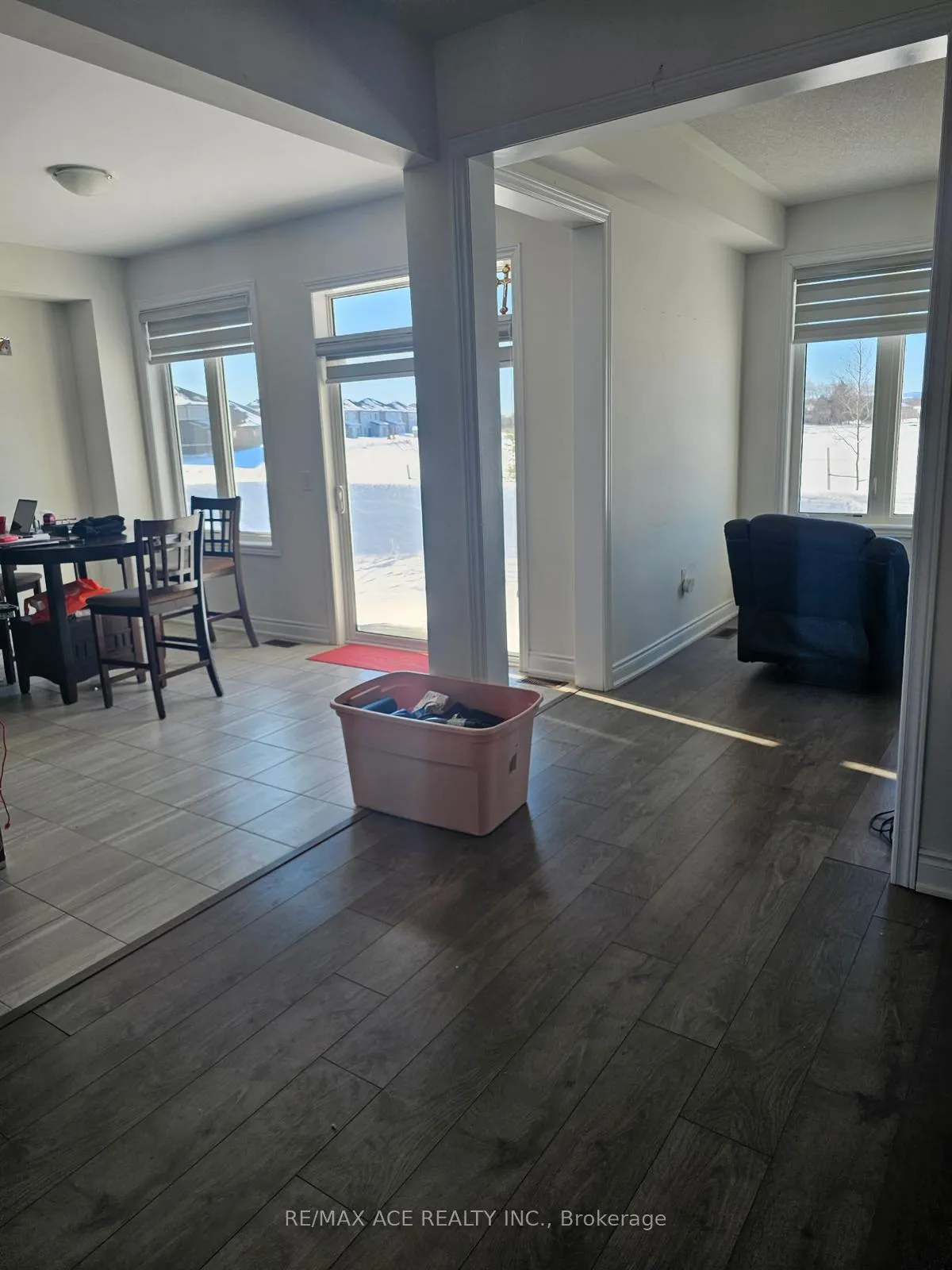 Photo 3 of 37 Union Boulevard, Wasaga Beach — HOMEH