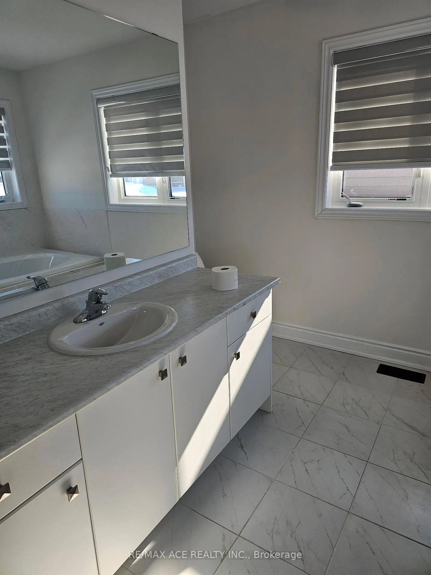 Photo 10 of 37 Union Boulevard, Wasaga Beach — HOMEH