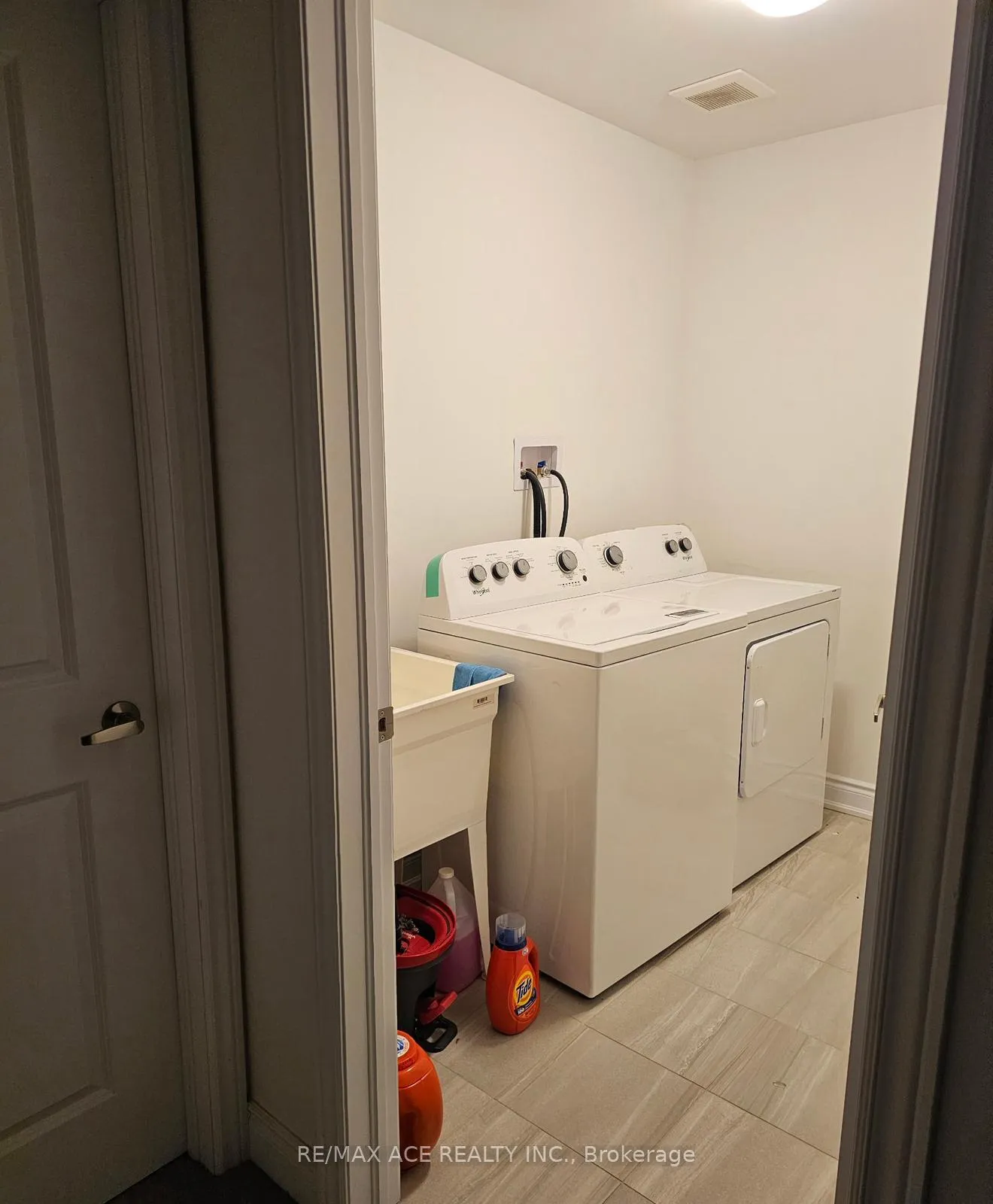 Photo 11 of 37 Union Boulevard, Wasaga Beach — HOMEH