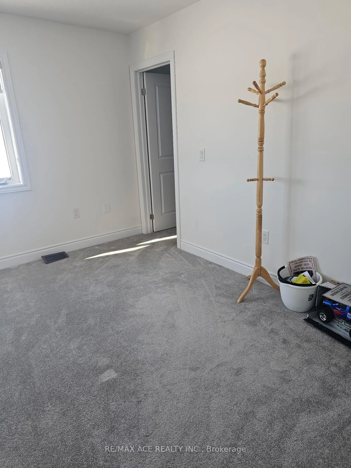 Photo 16 of 37 Union Boulevard, Wasaga Beach — HOMEH