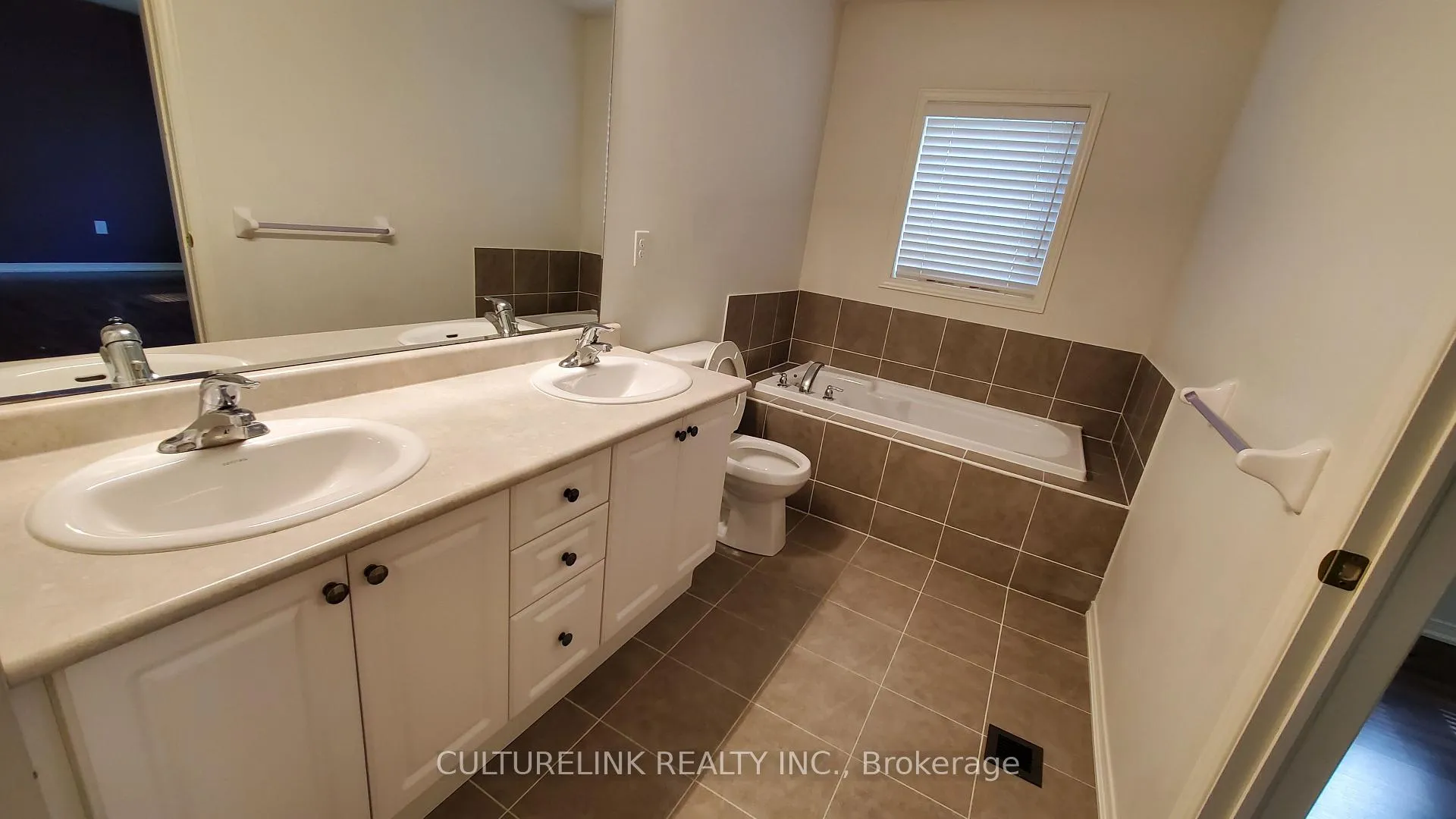 Photo 10 of 62 Eastern Skies Way, Markham, Wismer — HOMEH