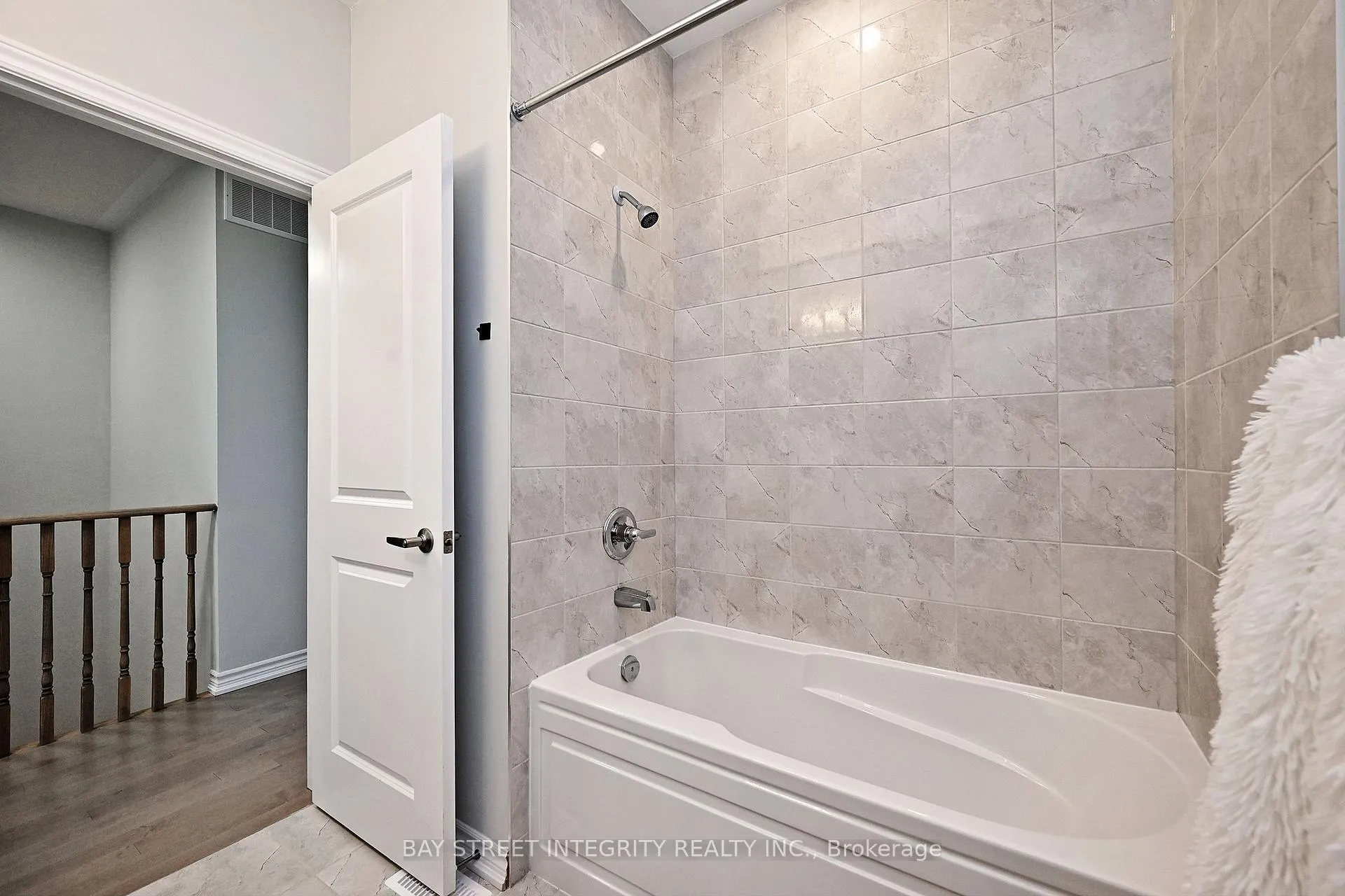 Photo 32 of 71 Freeman William Street, Markham, Markham Village — HOMEH