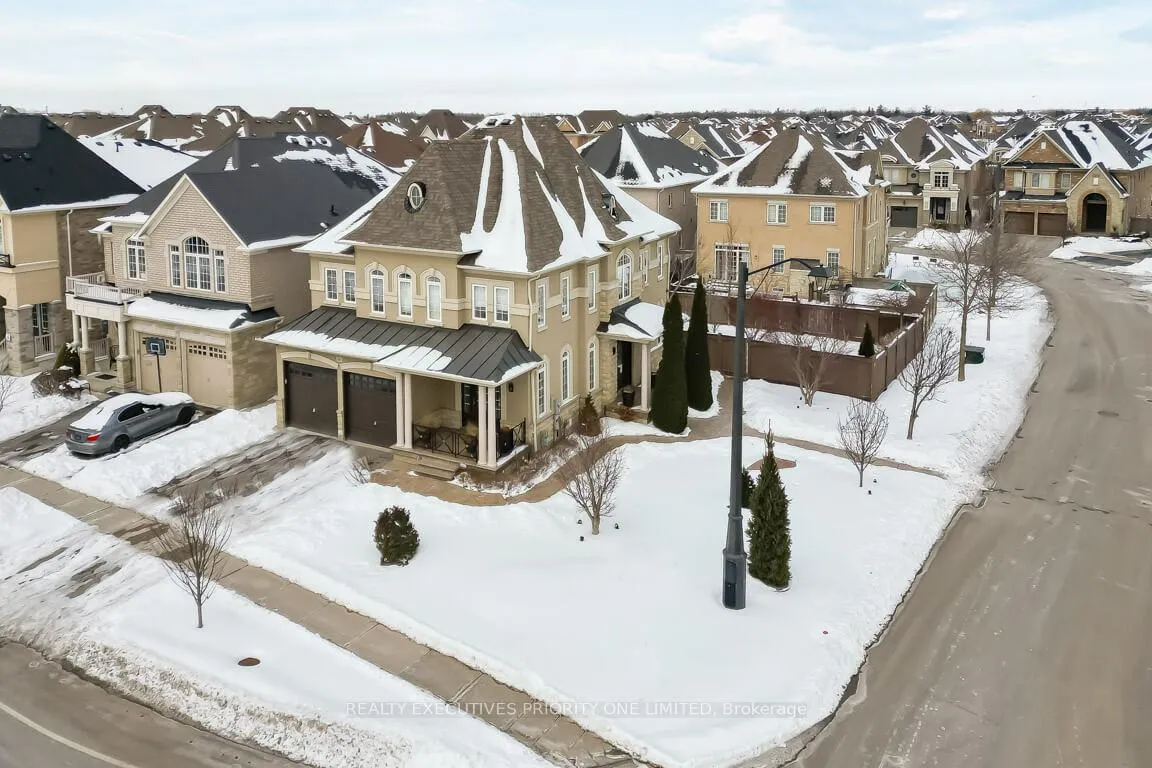 Photo 3 of 86 Chatfield Drive, Vaughan, Vellore Village — HOMEH