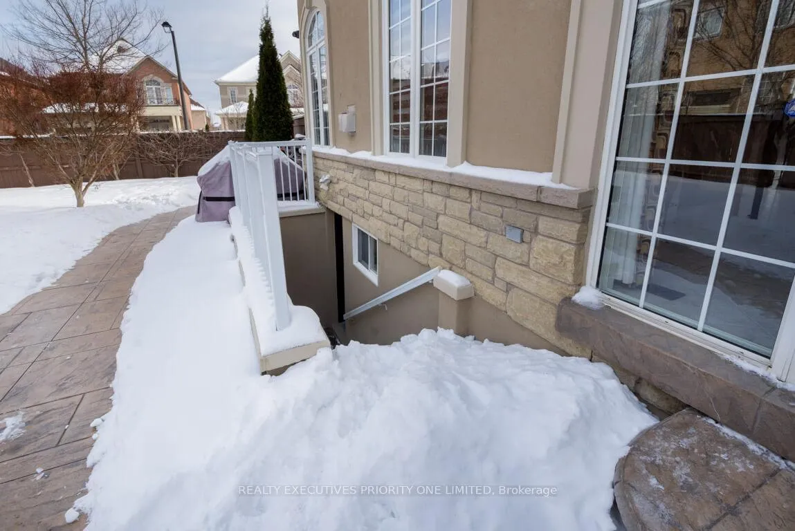 Photo 7 of 86 Chatfield Drive, Vaughan, Vellore Village — HOMEH
