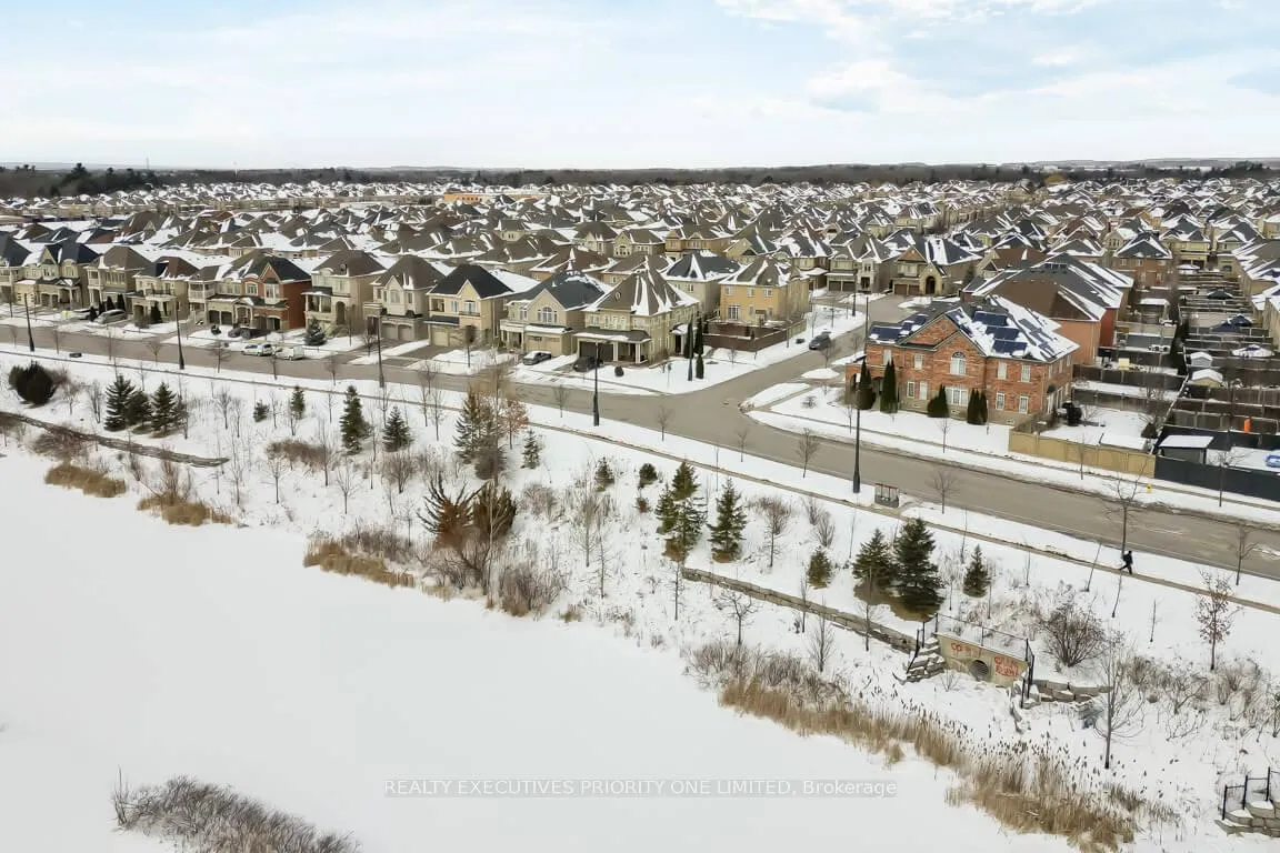 Photo 10 of 86 Chatfield Drive, Vaughan, Vellore Village — HOMEH