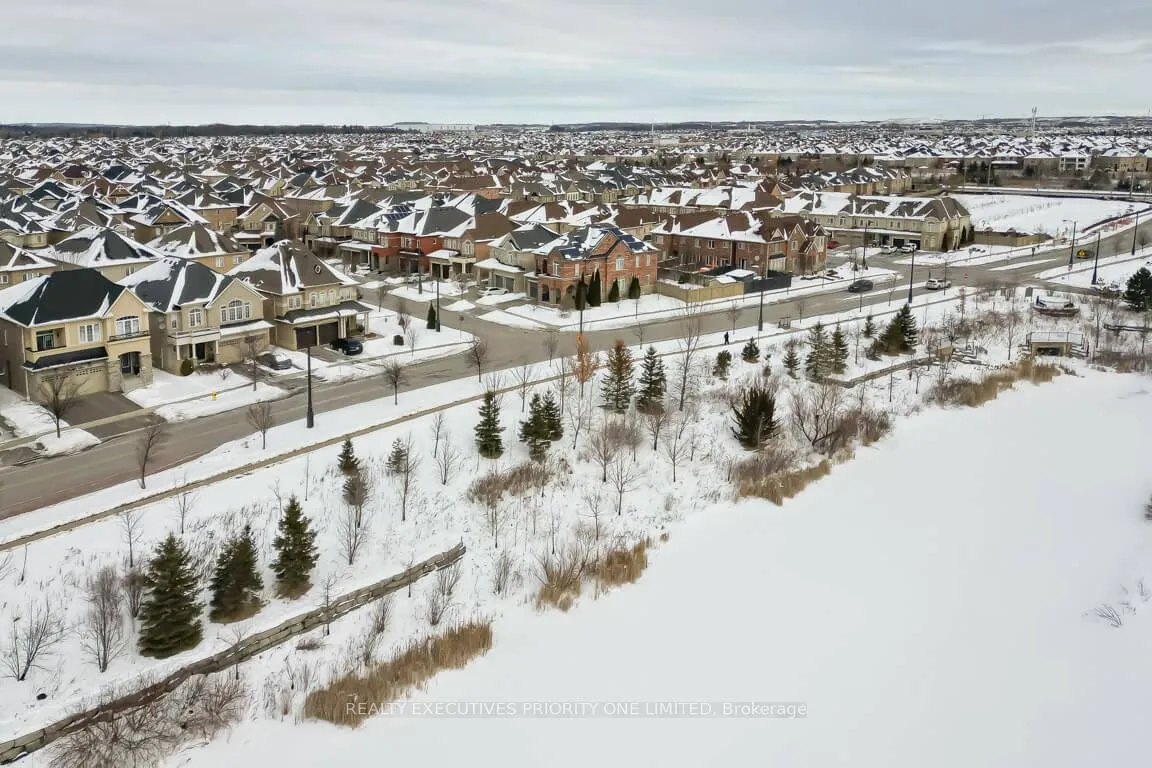 Photo 12 of 86 Chatfield Drive, Vaughan, Vellore Village — HOMEH