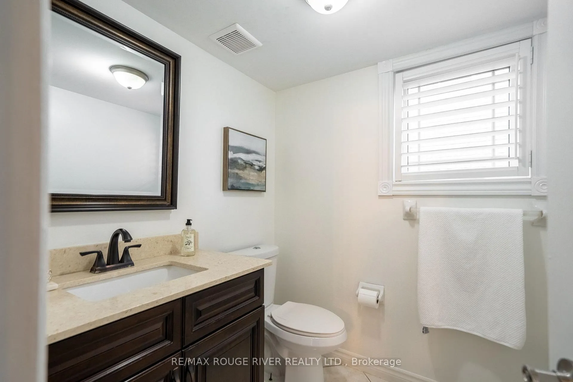 Photo 15 of 31 Kerrison Drive W, Ajax, Central — HOMEH
