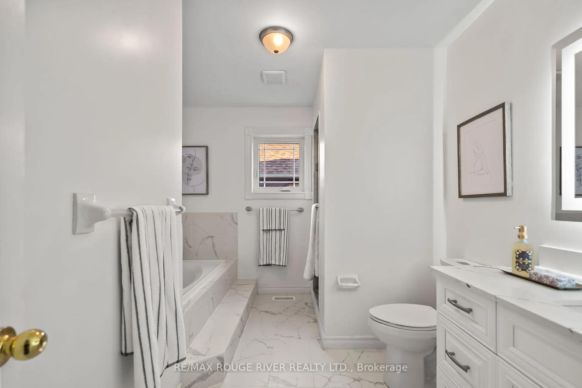 Photo 24 of 31 Kerrison Drive W, Ajax, Central — HOMEH