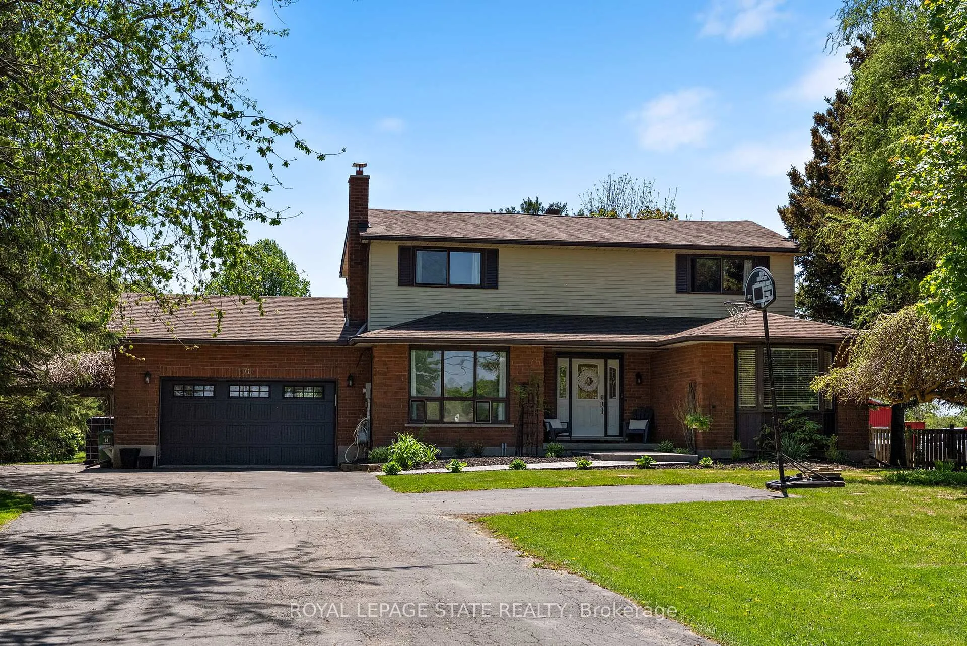 Front of 9717 Dickenson Road W