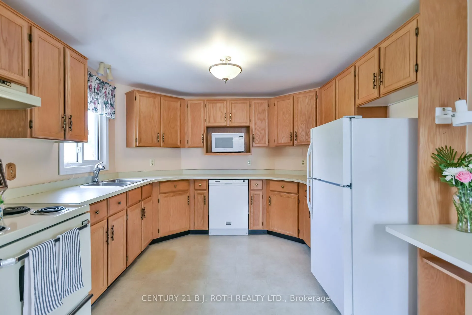 Photo 7 of 4 Gander Cove Court, Innisfil, Rural Innisfil — HOMEH