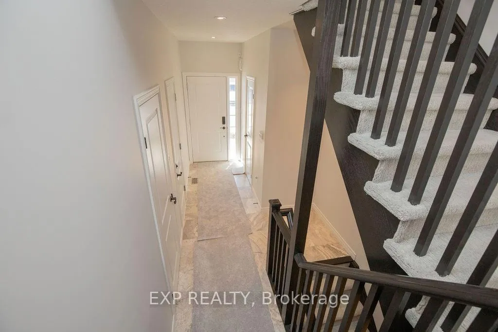 Photo 4 of 33 Dunrobin Lane, Grimsby, Grimsby Beach — HOMEH