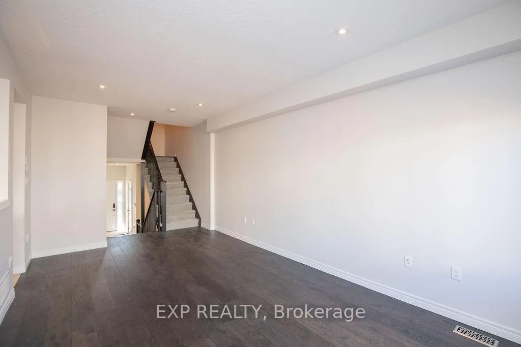 Photo 18 of 33 Dunrobin Lane, Grimsby, Grimsby Beach — HOMEH