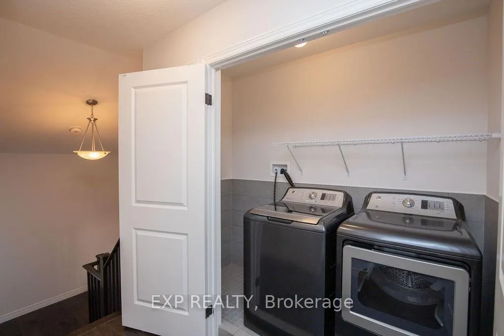 Photo 33 of 33 Dunrobin Lane, Grimsby, Grimsby Beach — HOMEH