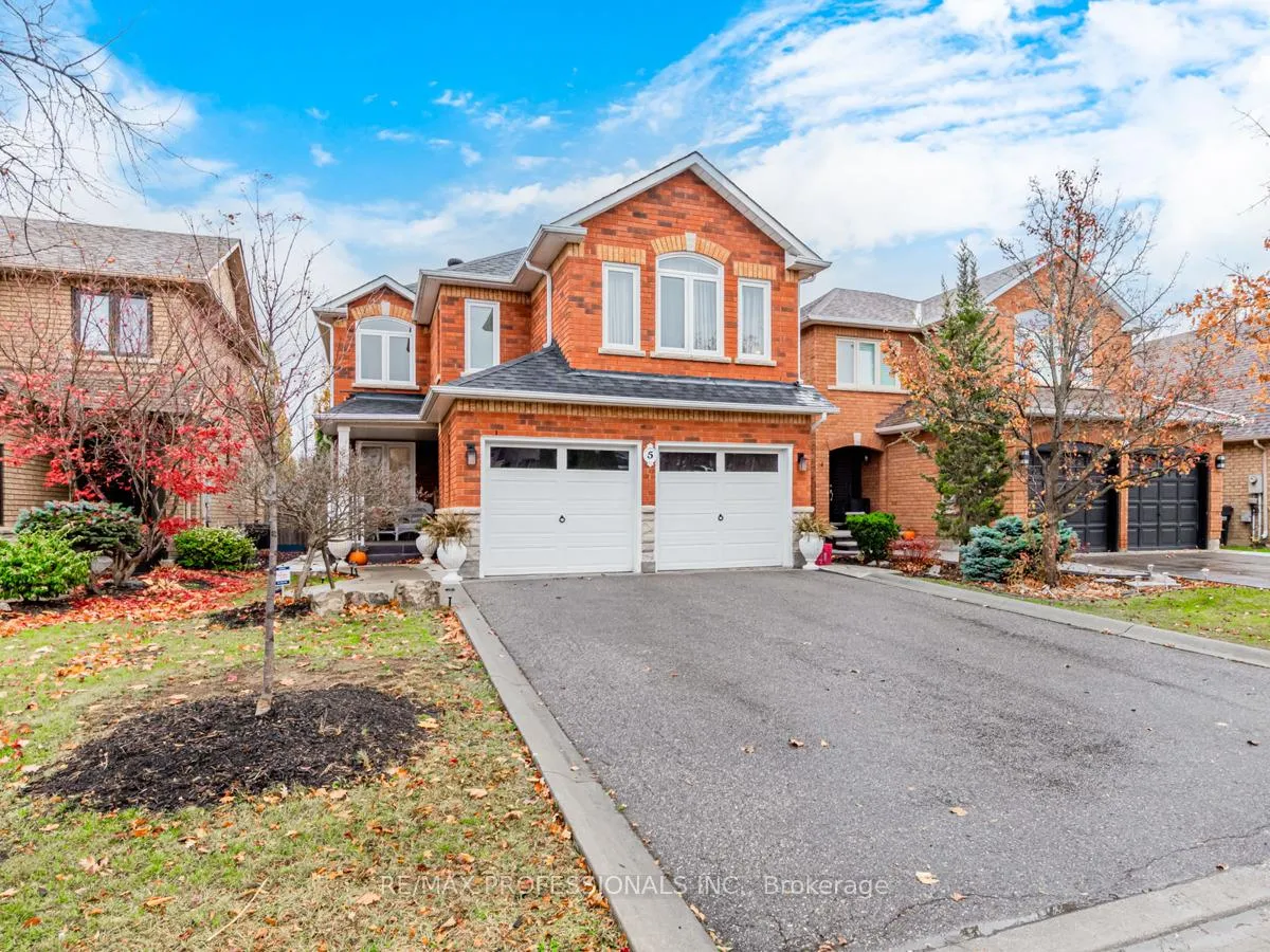 Photo 2 of 5 Country Stroll Crescent, Caledon, Bolton West — HOMEH