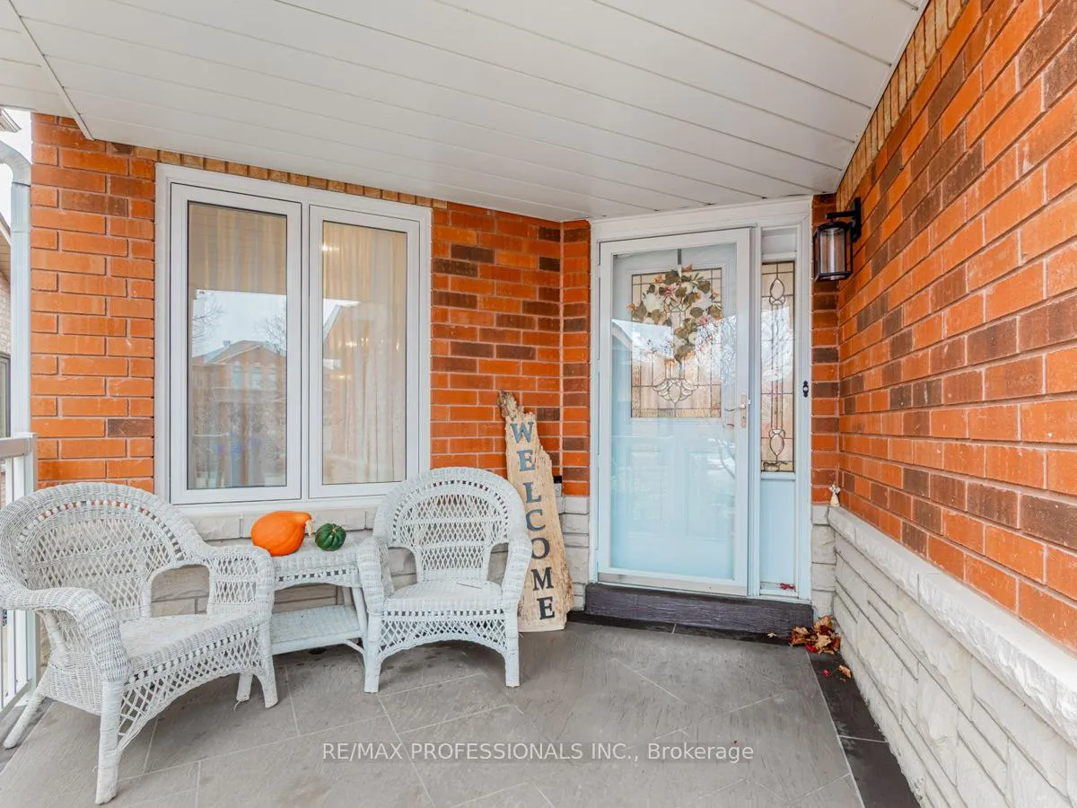 Photo 3 of 5 Country Stroll Crescent, Caledon, Bolton West — HOMEH