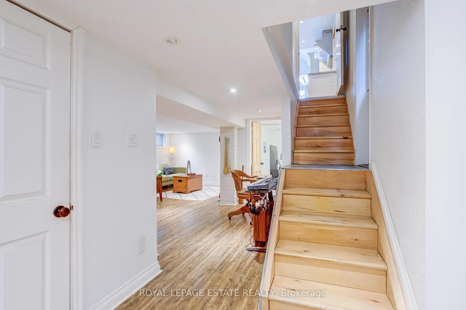 Photo 25 of 33 Ladykirk Avenue, Toronto, Woodbine Corridor — HOMEH