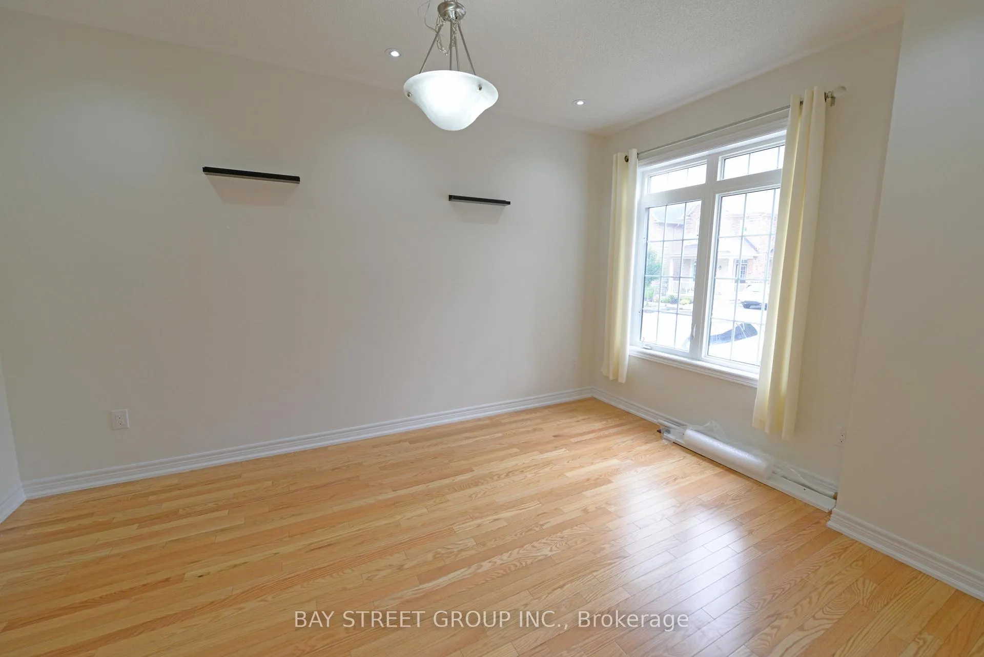 Photo 3 of 14 Begonia Street, Markham, Wismer — HOMEH