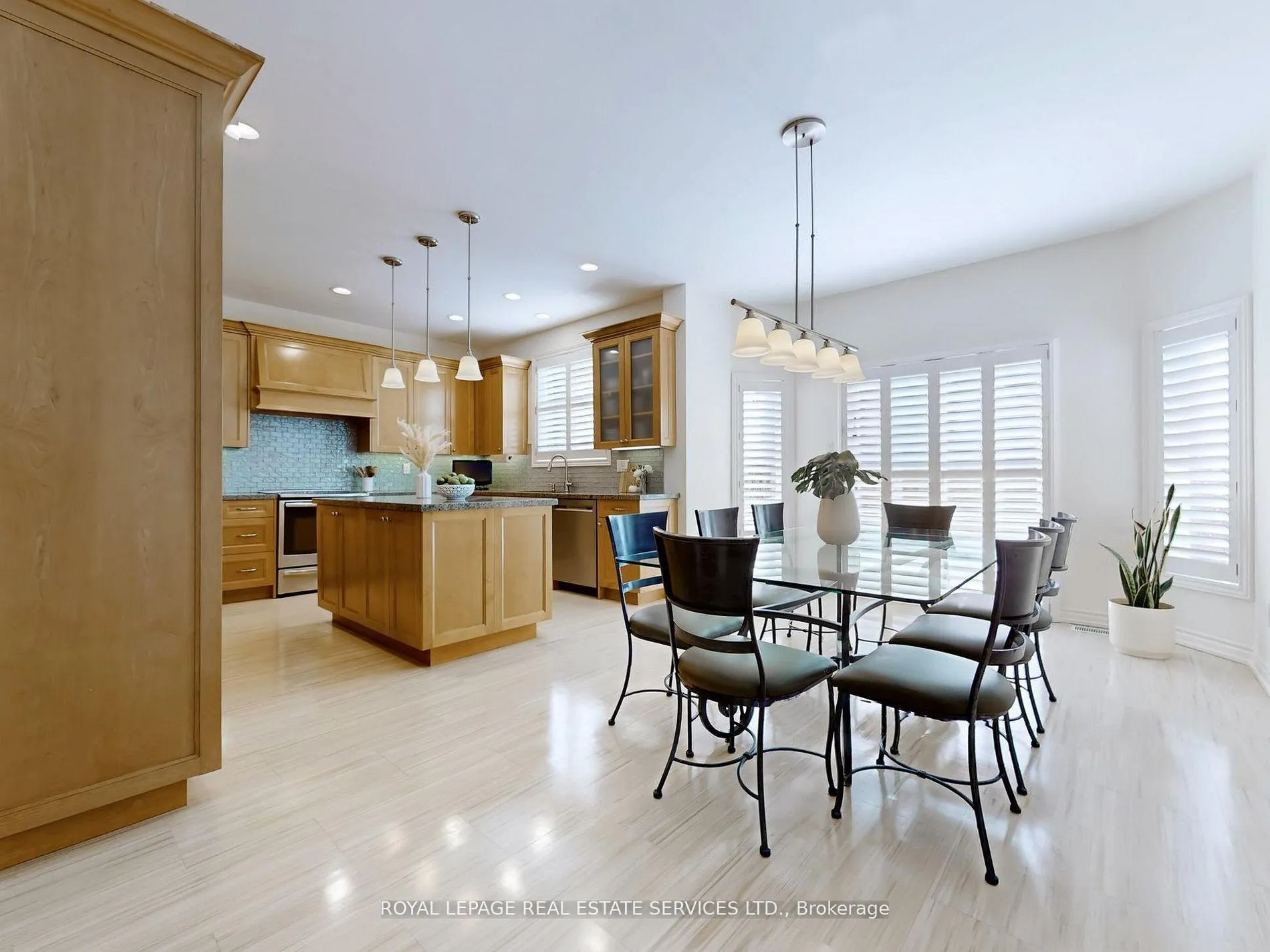 Photo 15 of 26 Langtry Place, Vaughan, Uplands — HOMEH