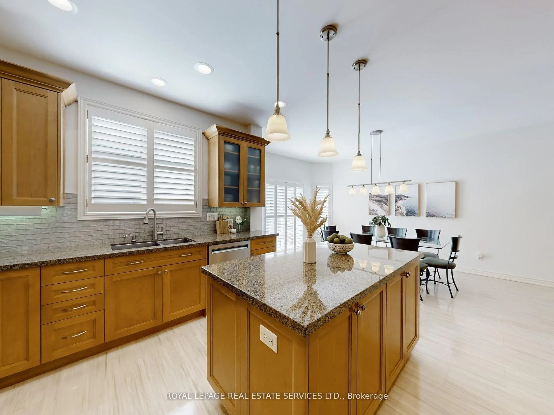 Photo 16 of 26 Langtry Place, Vaughan, Uplands — HOMEH