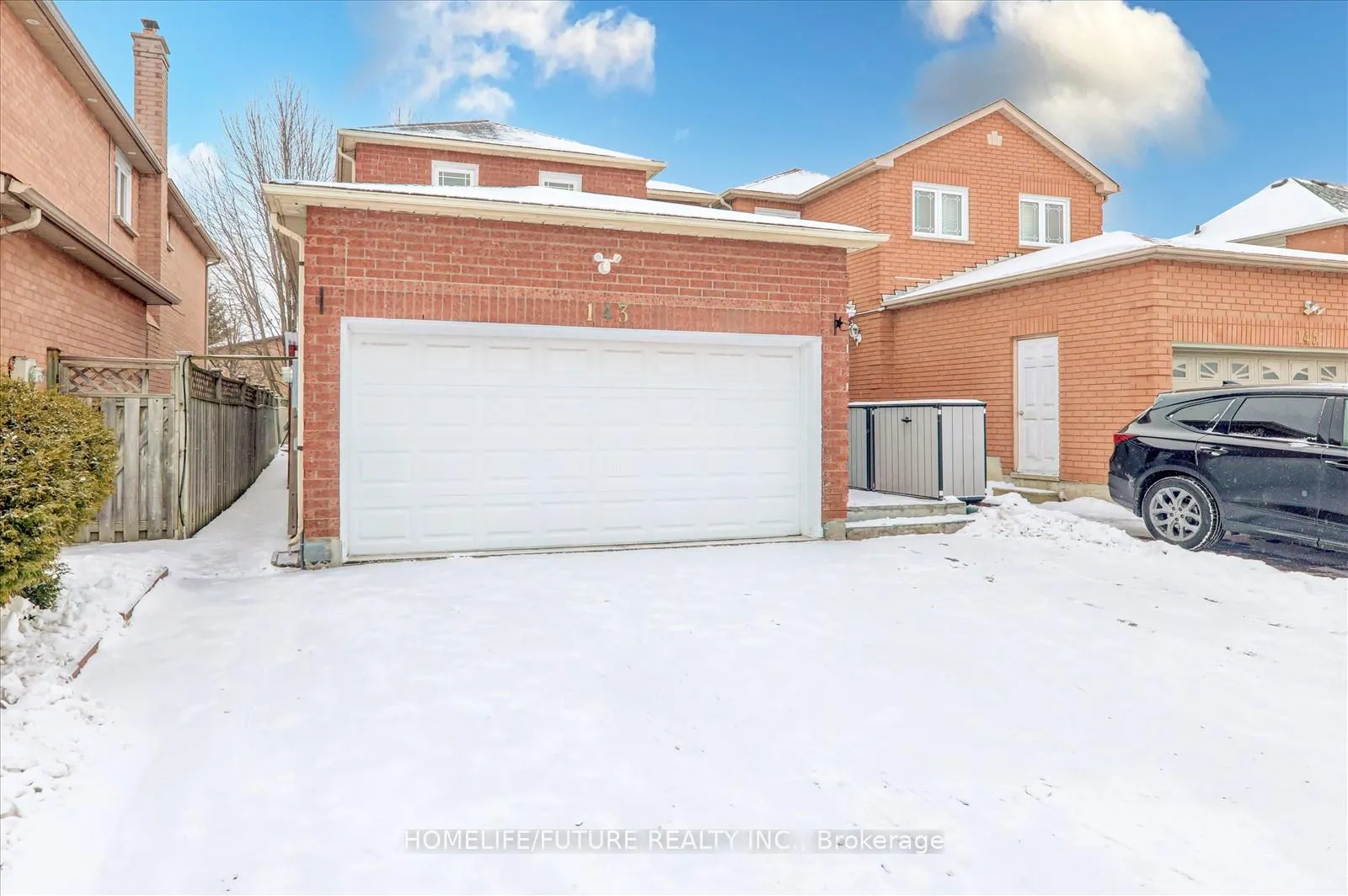 Photo 2 of 143 Mary Pearson Drive, Markham, Middlefield — HOMEH