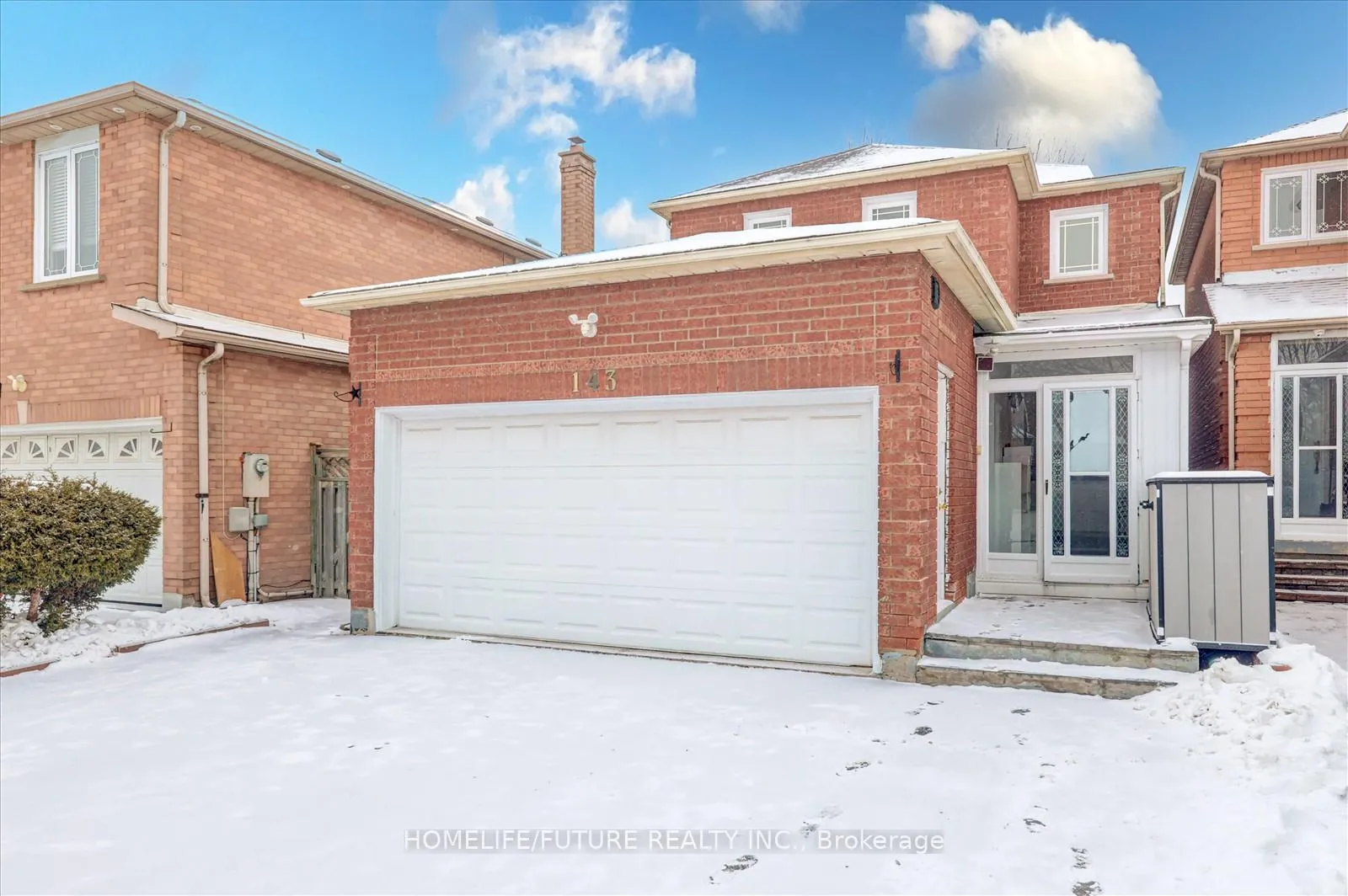 Photo 3 of 143 Mary Pearson Drive, Markham, Middlefield — HOMEH