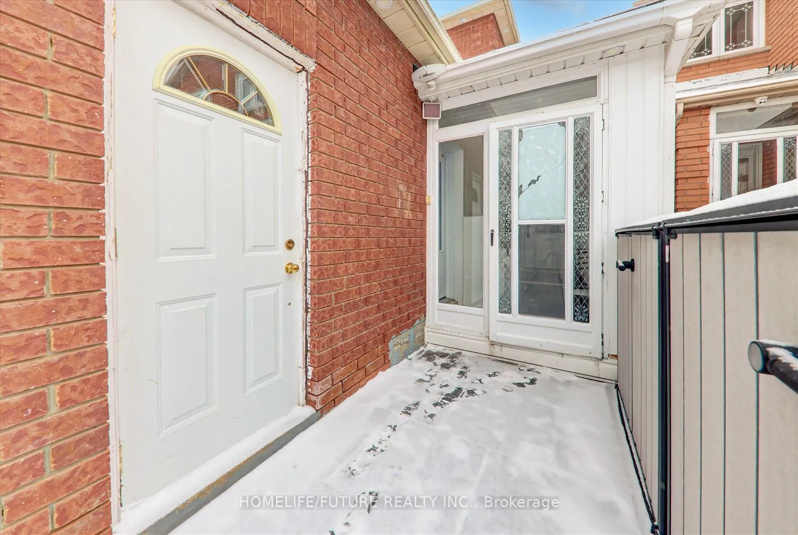 Photo 4 of 143 Mary Pearson Drive, Markham, Middlefield — HOMEH