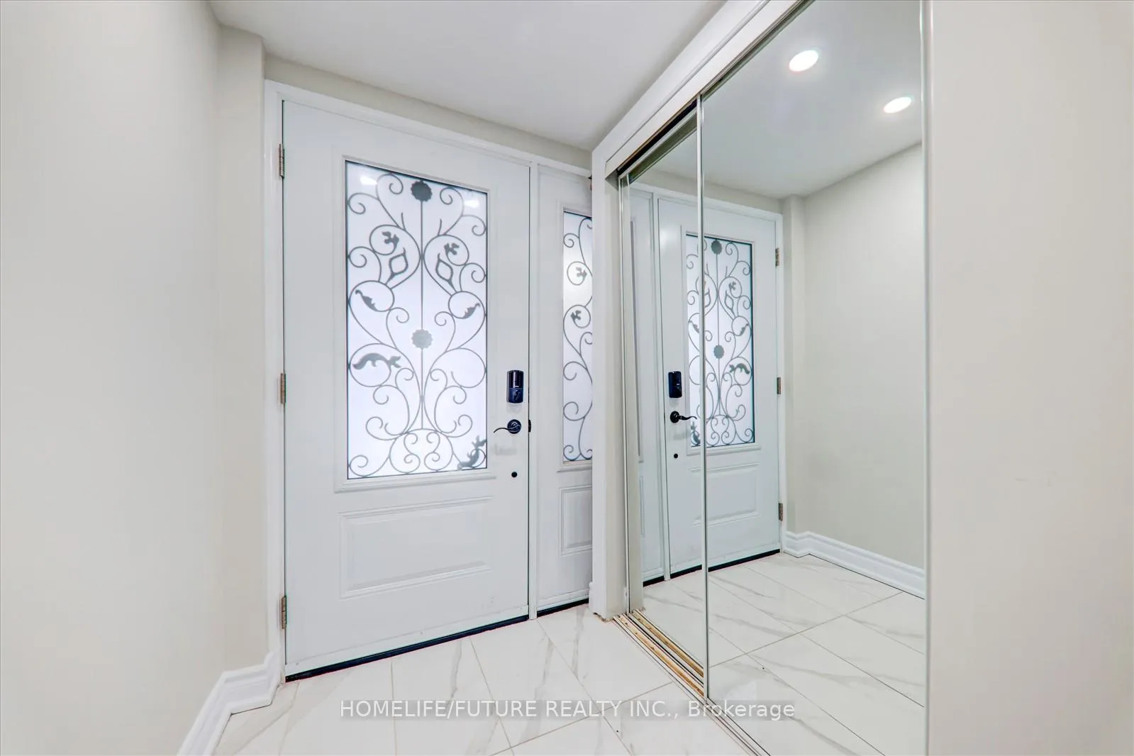 Photo 5 of 143 Mary Pearson Drive, Markham, Middlefield — HOMEH