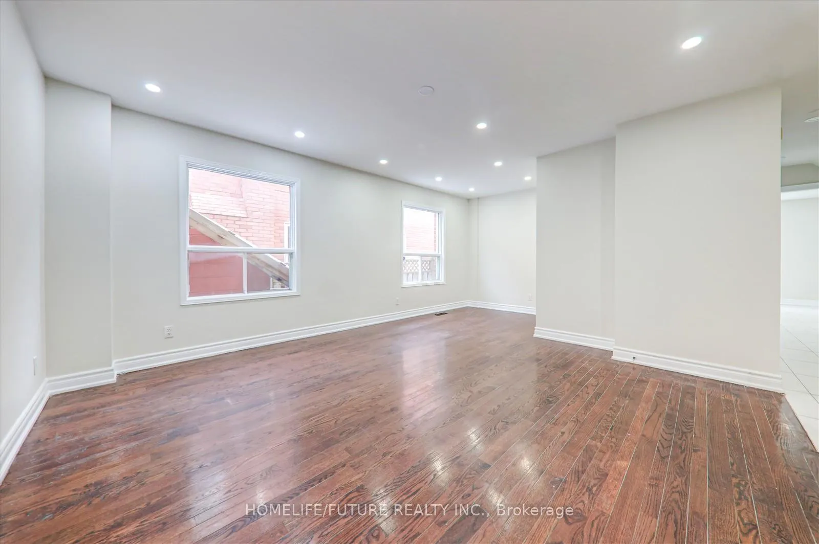 Photo 7 of 143 Mary Pearson Drive, Markham, Middlefield — HOMEH