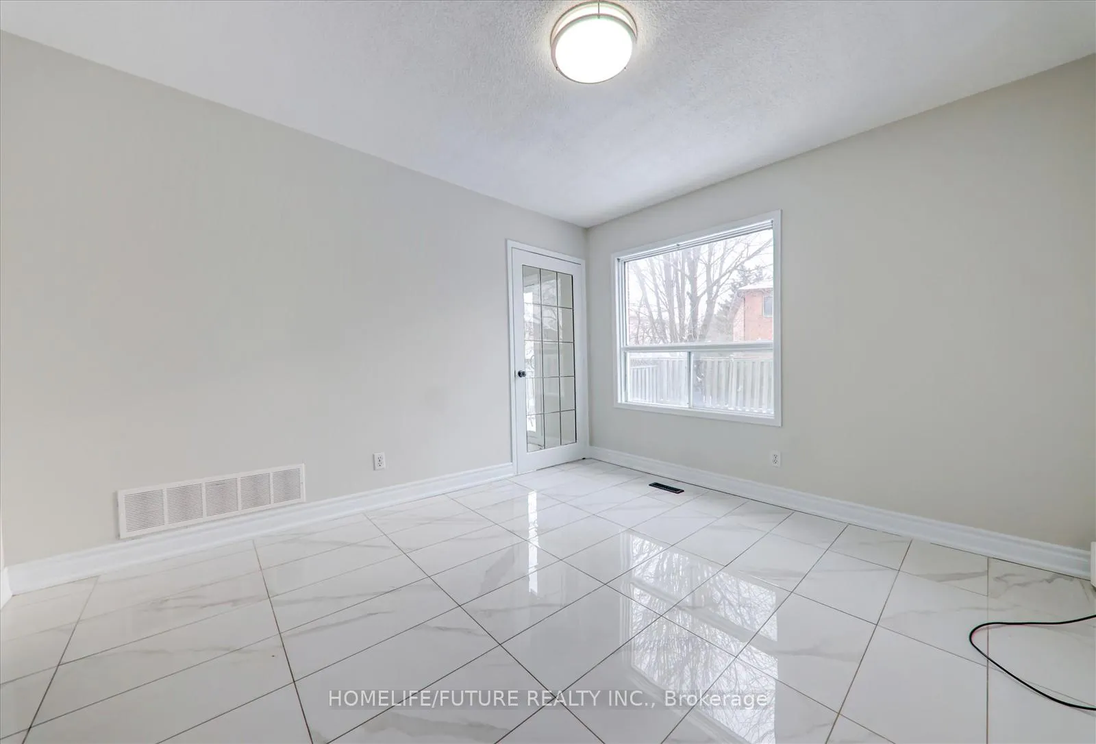 Photo 10 of 143 Mary Pearson Drive, Markham, Middlefield — HOMEH