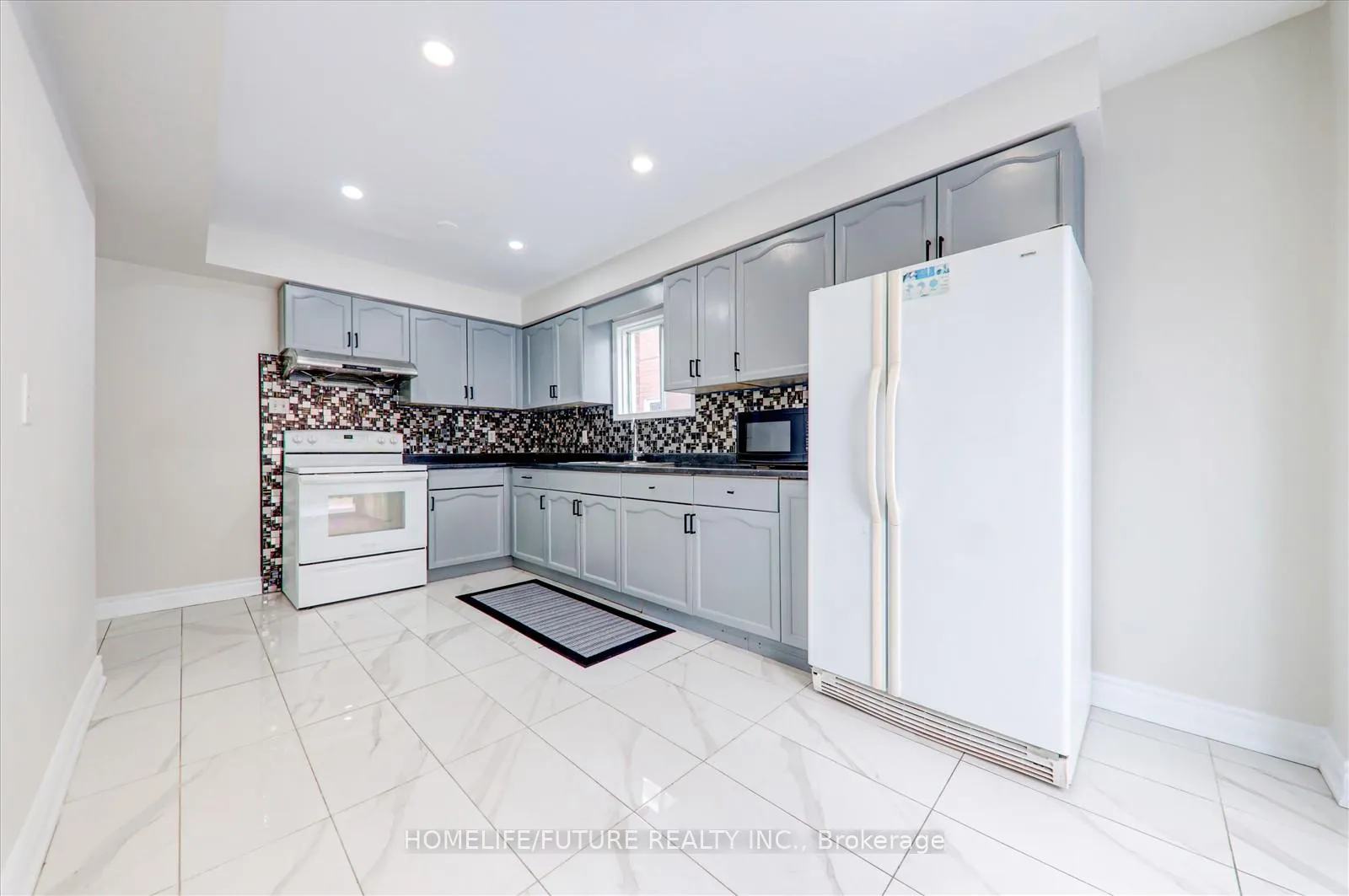 Photo 13 of 143 Mary Pearson Drive, Markham, Middlefield — HOMEH