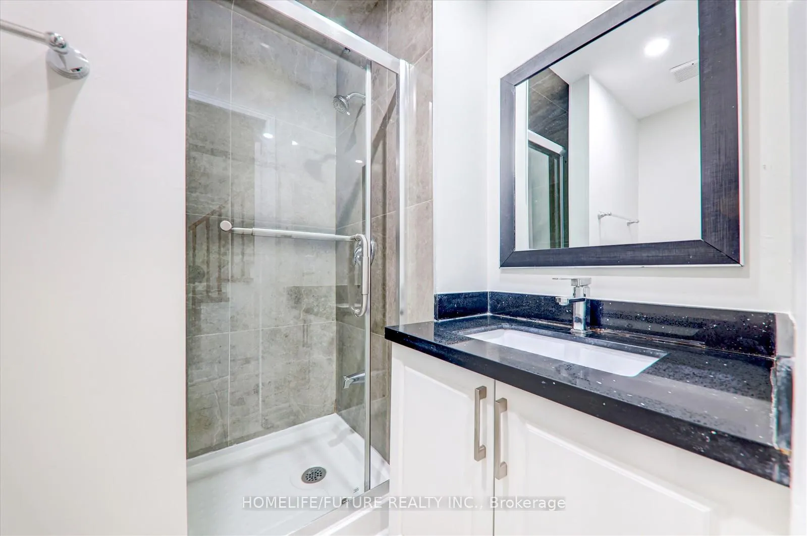 Photo 14 of 143 Mary Pearson Drive, Markham, Middlefield — HOMEH