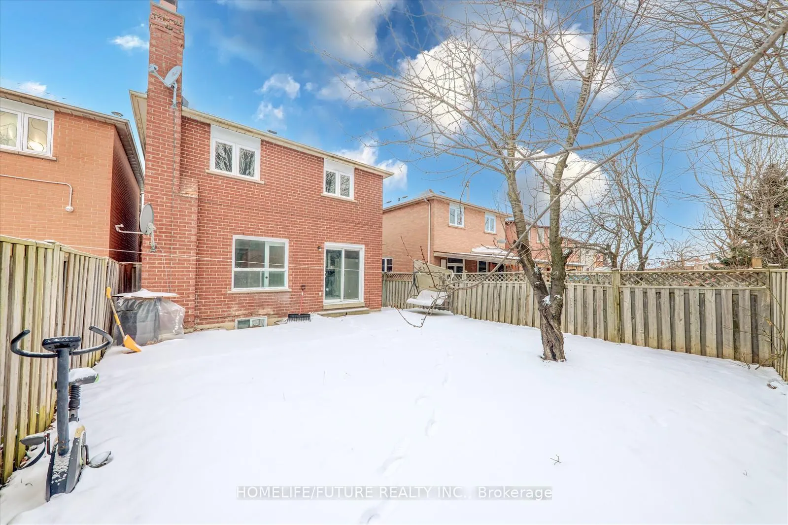 Photo 29 of 143 Mary Pearson Drive, Markham, Middlefield — HOMEH