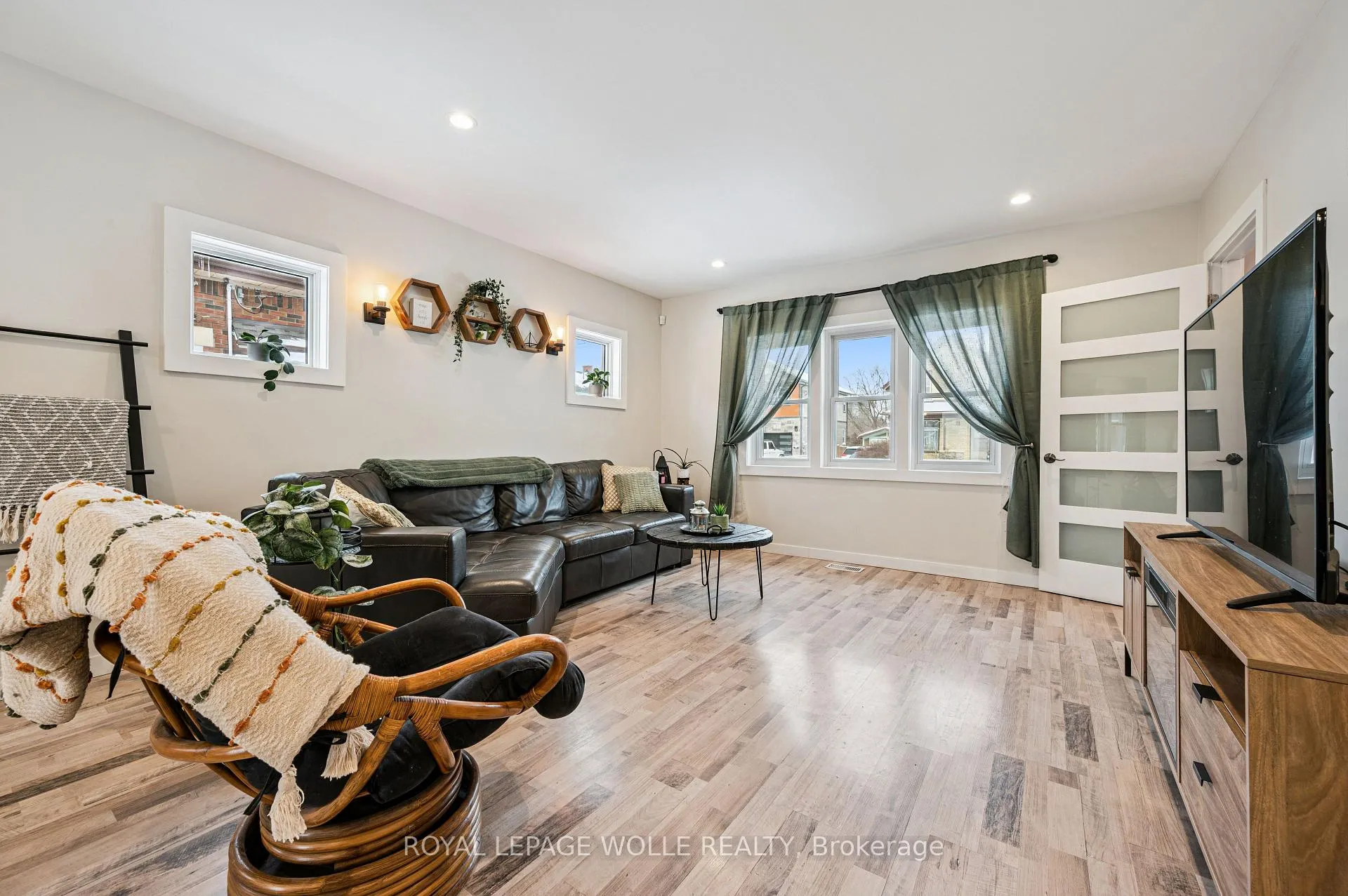 Photo 6 of 131 Mill Street, Kitchener — HOMEH
