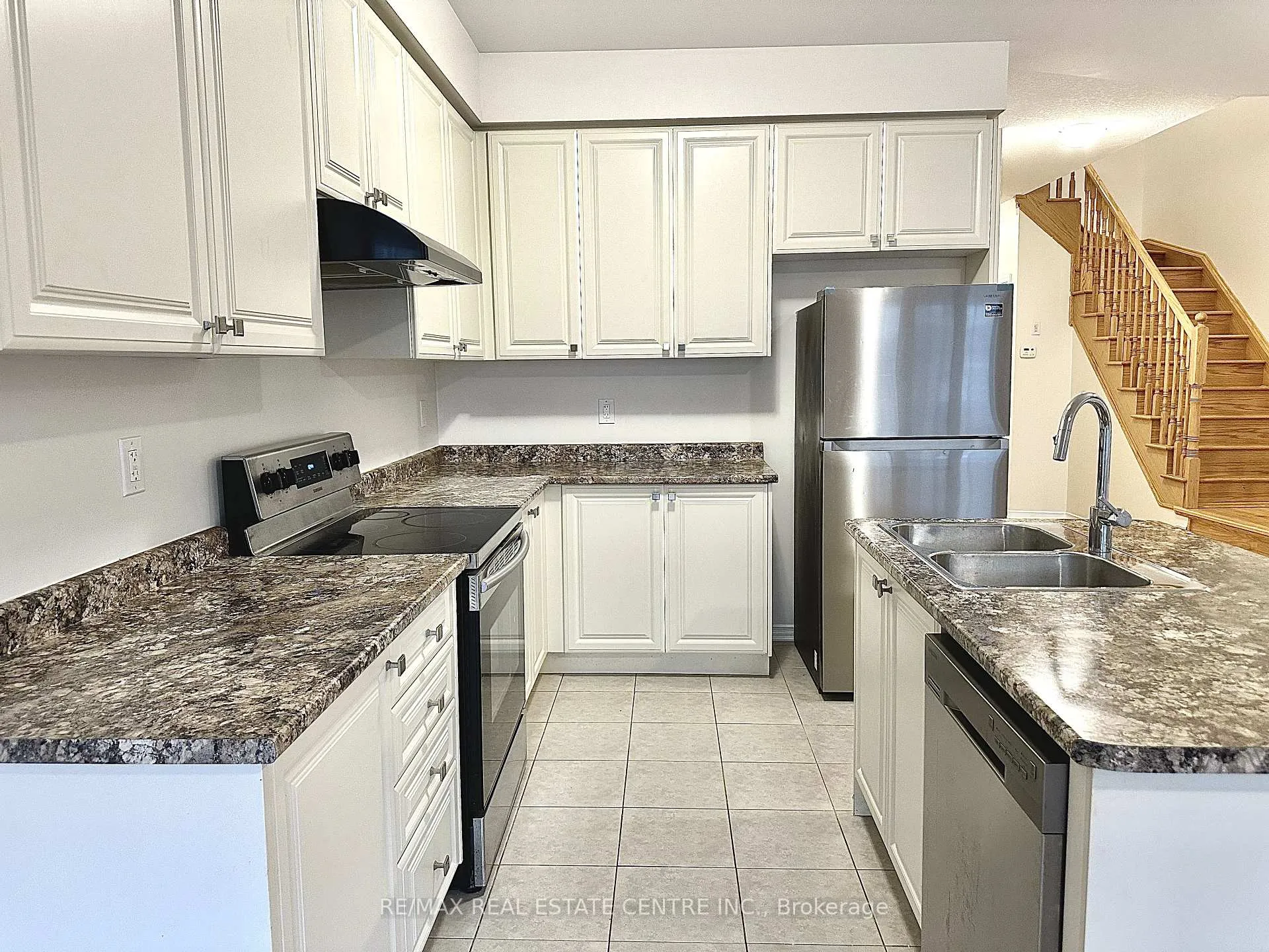 Photo 10 of 30 Sumac Drive, Haldimand — HOMEH