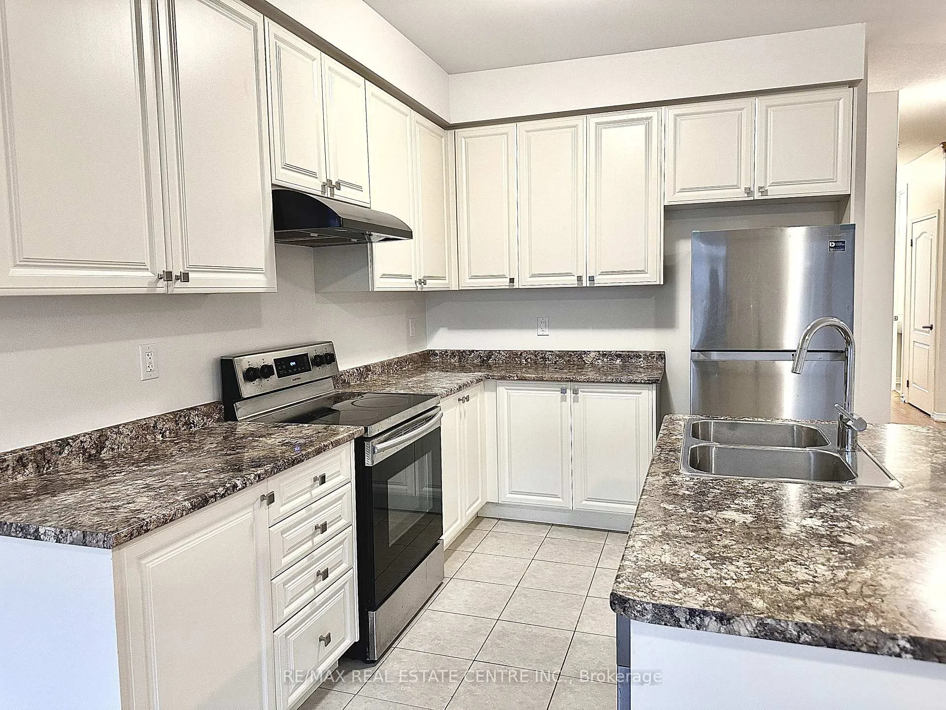 Photo 11 of 30 Sumac Drive, Haldimand — HOMEH