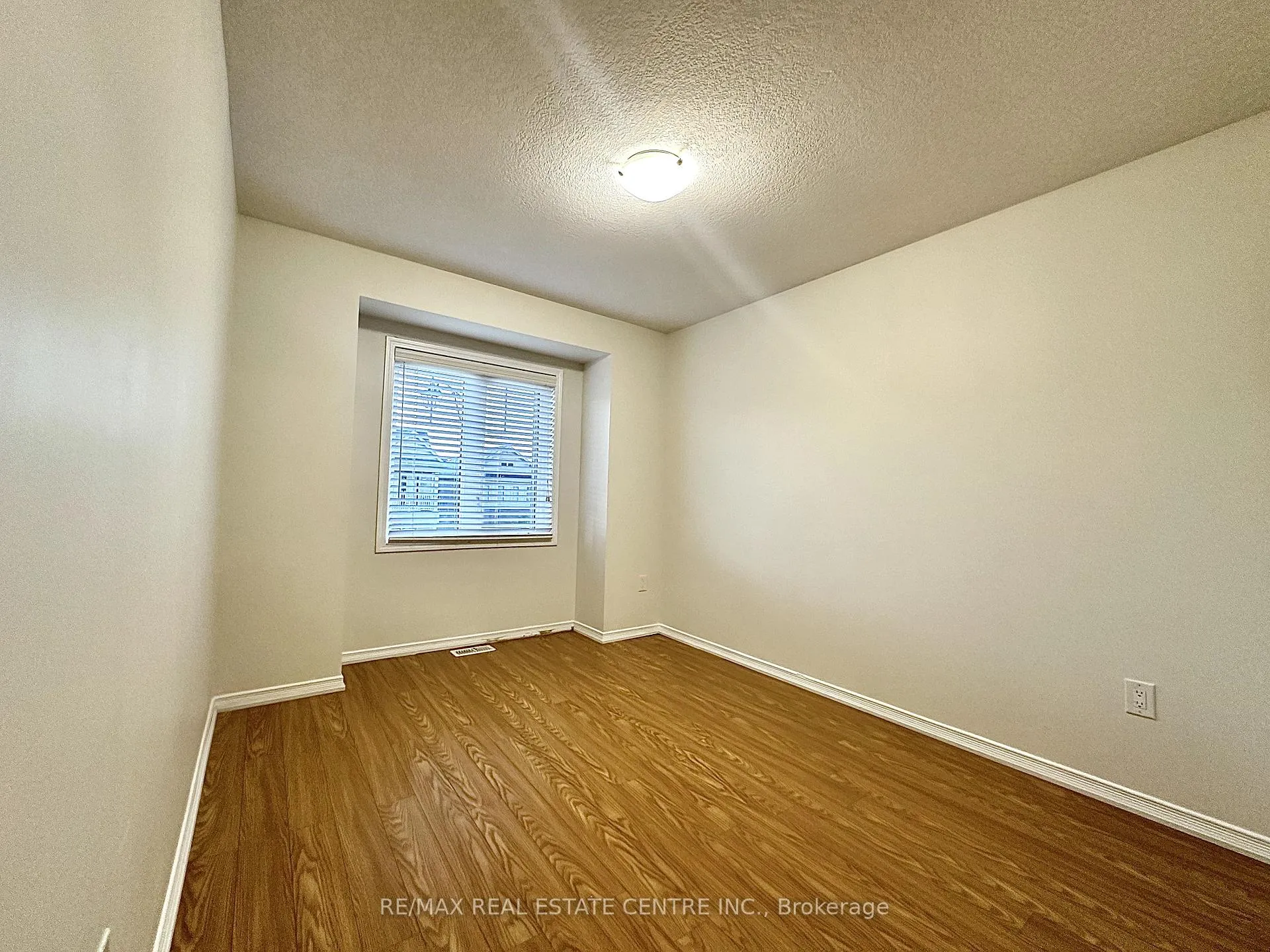 Photo 14 of 30 Sumac Drive, Haldimand — HOMEH