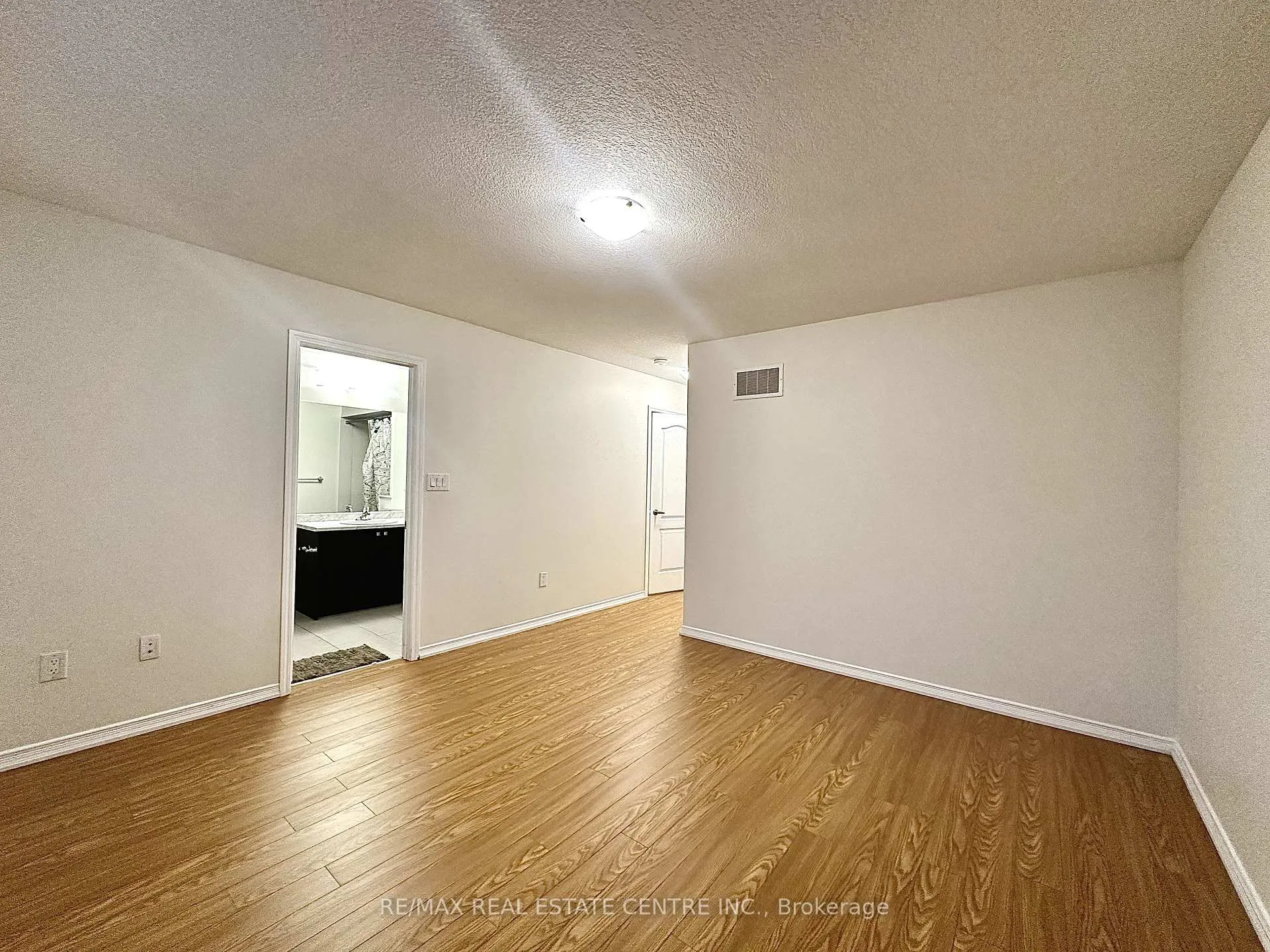 Photo 20 of 30 Sumac Drive, Haldimand — HOMEH