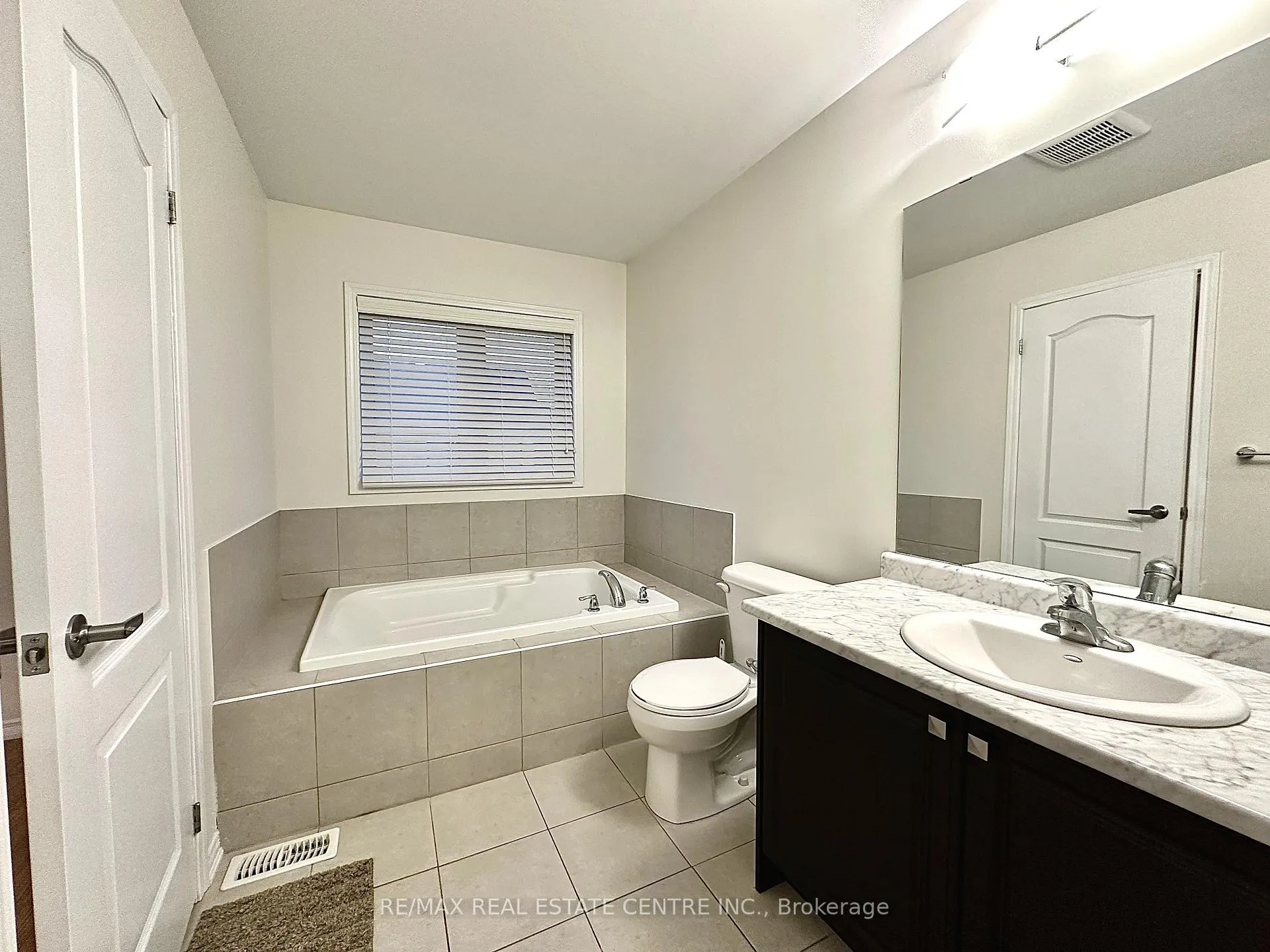 Photo 22 of 30 Sumac Drive, Haldimand — HOMEH