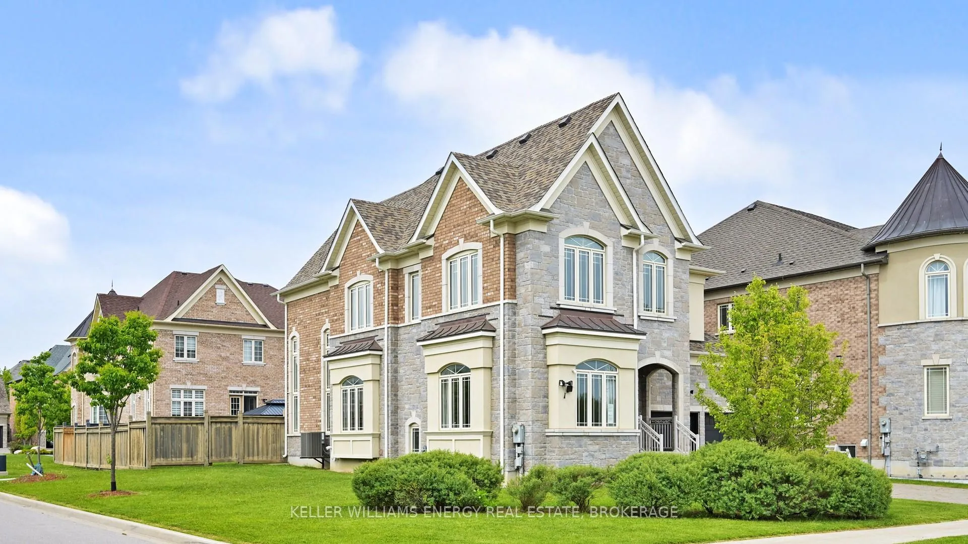 Photo 2 of 125 Chesney Crescent, Vaughan, Kleinburg — HOMEH