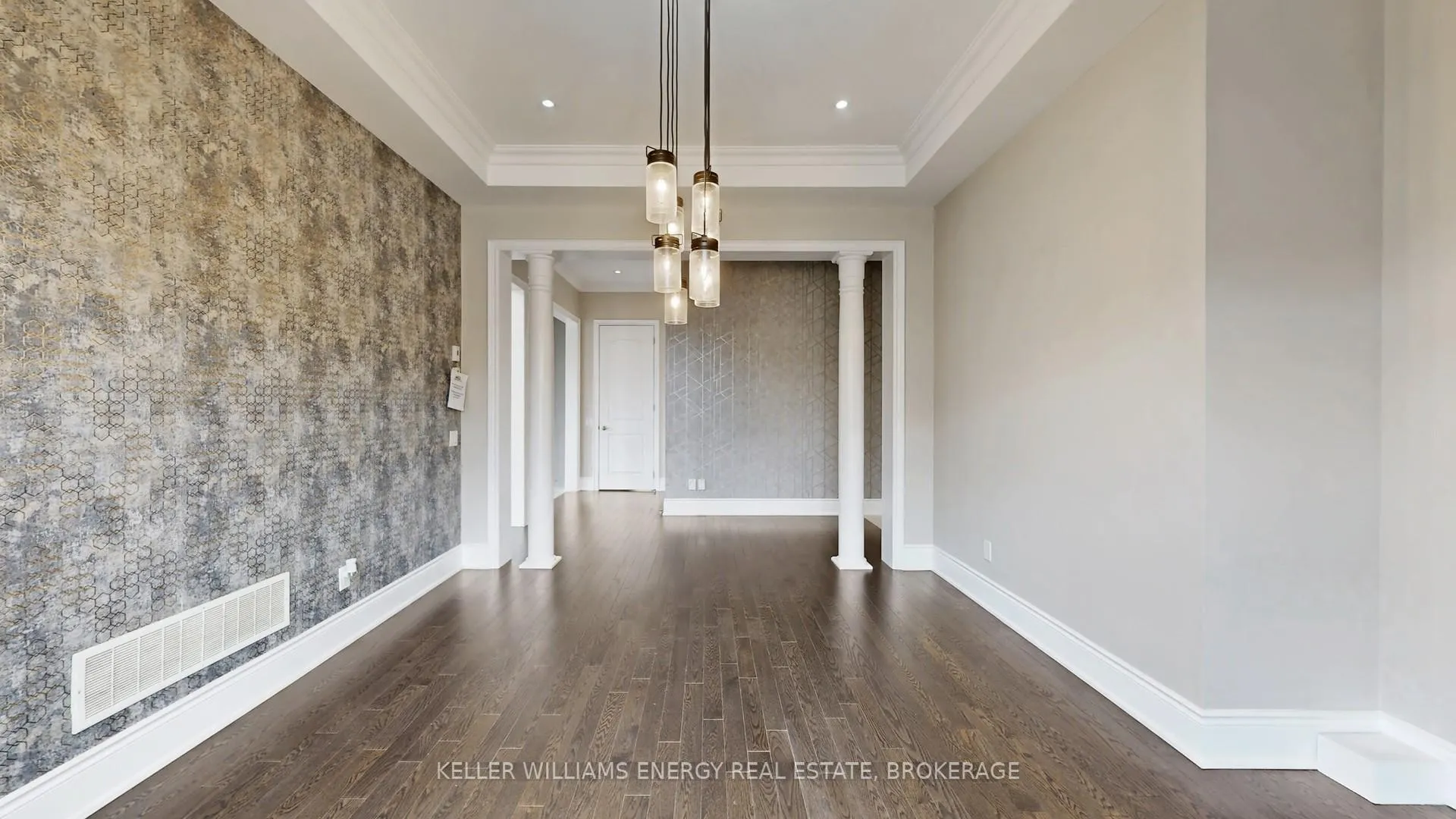Photo 8 of 125 Chesney Crescent, Vaughan, Kleinburg — HOMEH