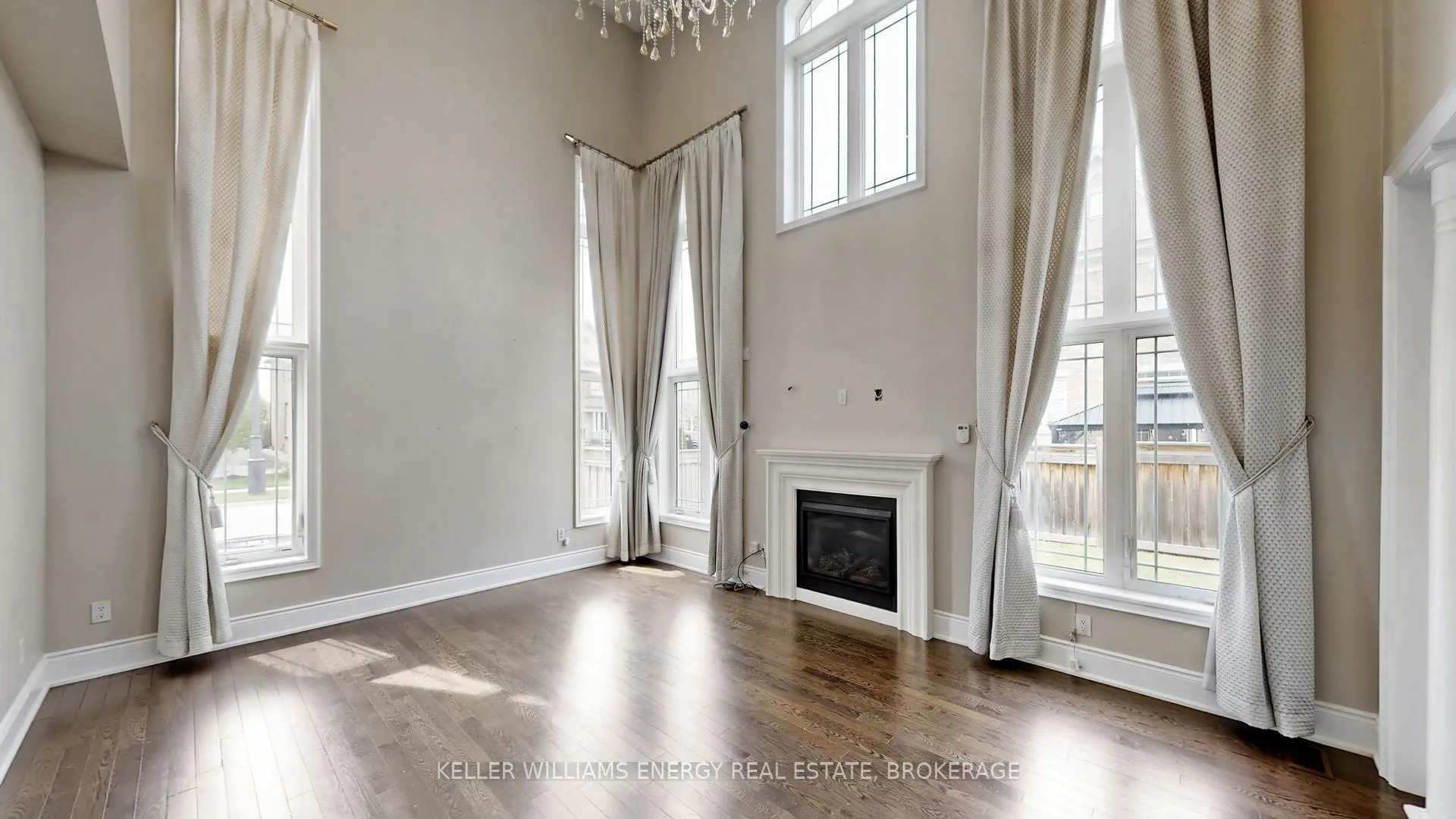 Photo 9 of 125 Chesney Crescent, Vaughan, Kleinburg — HOMEH